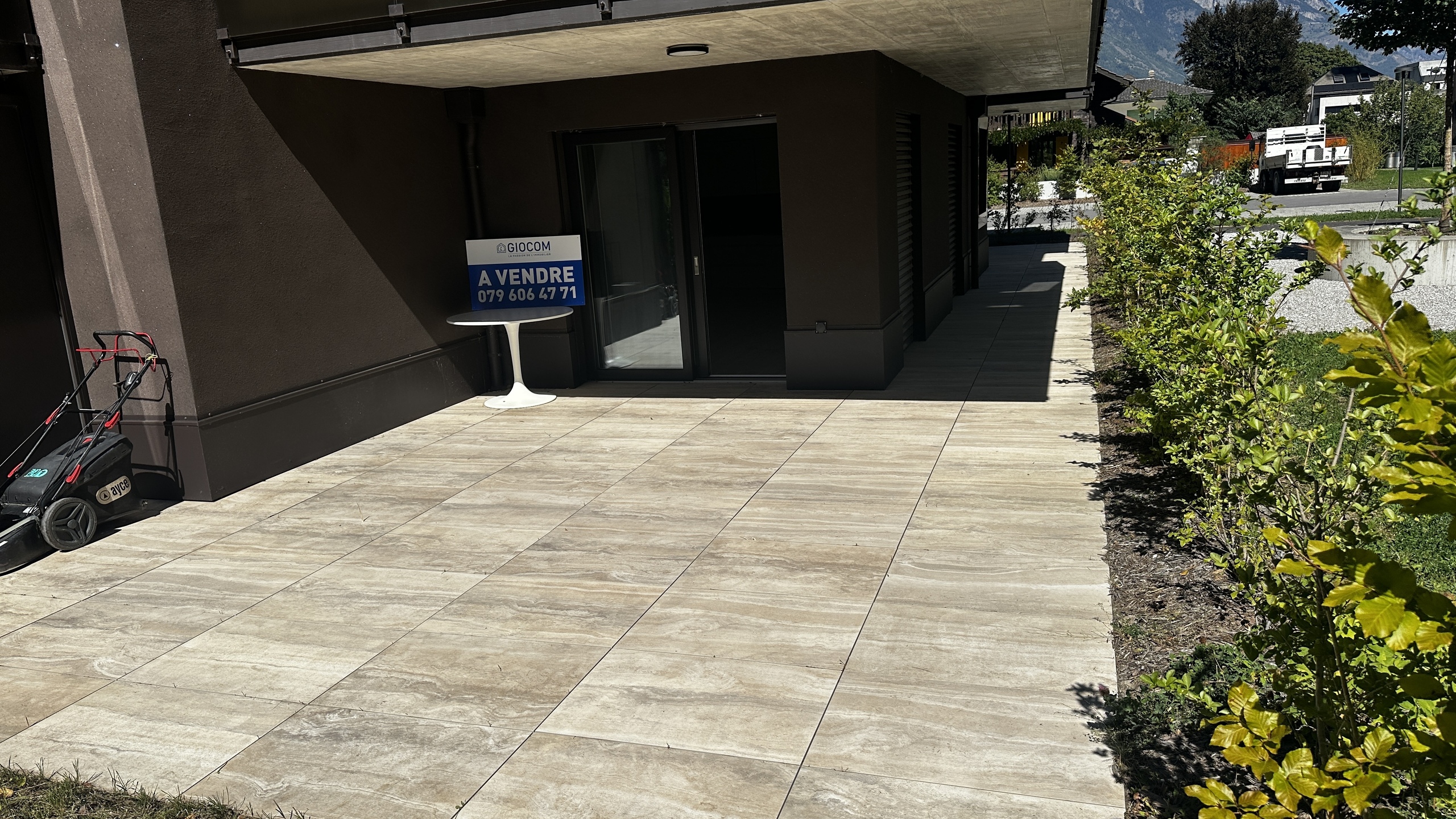 Photo 3