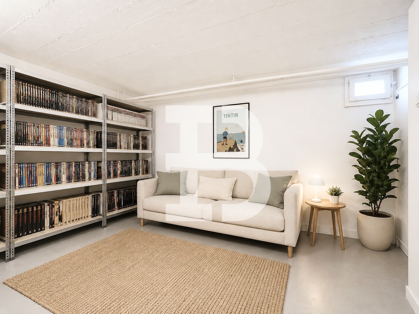 Salle polyvalente avec espace de rangement