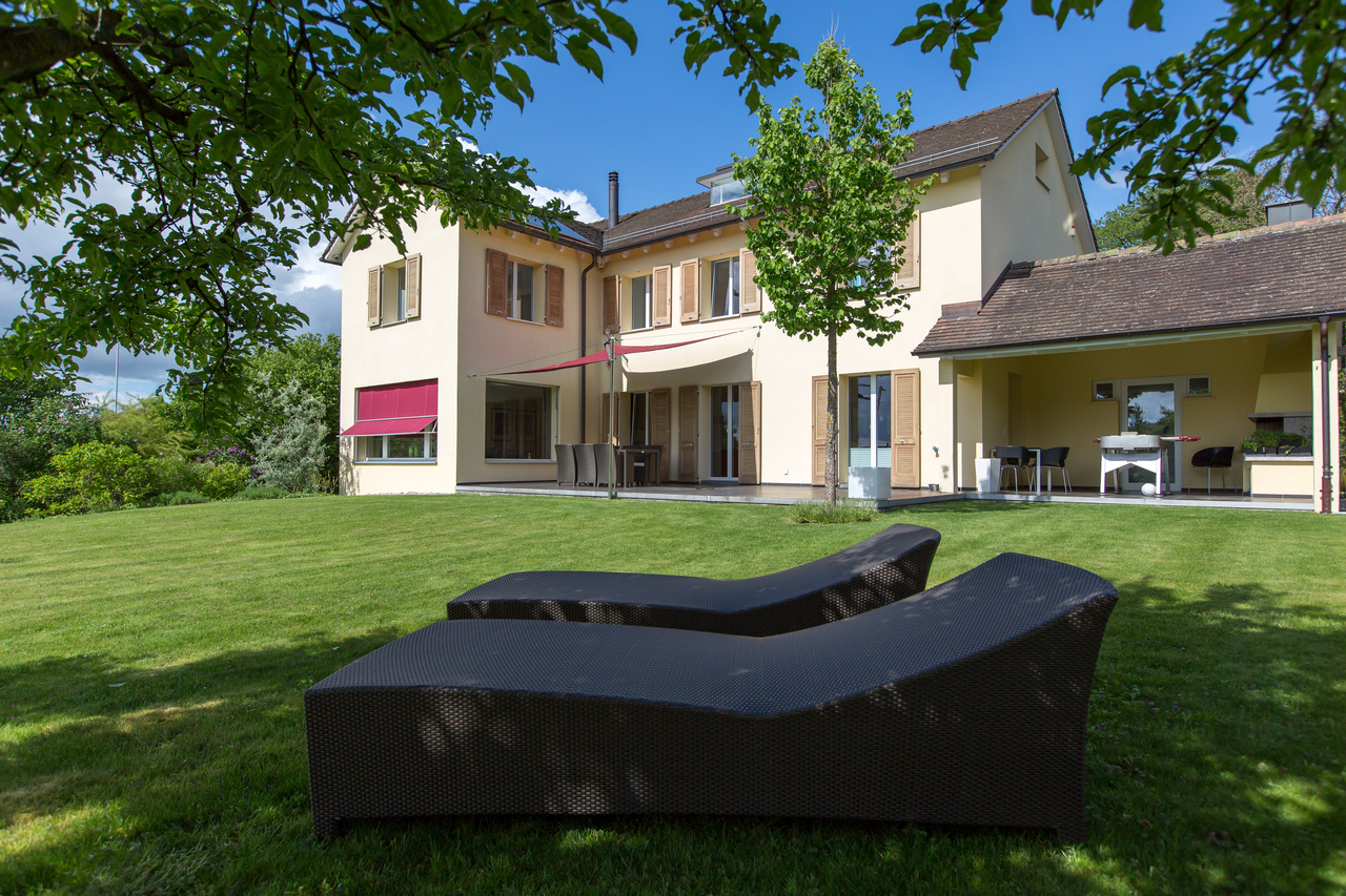 Grosses Grundstück/gepflegter Garten