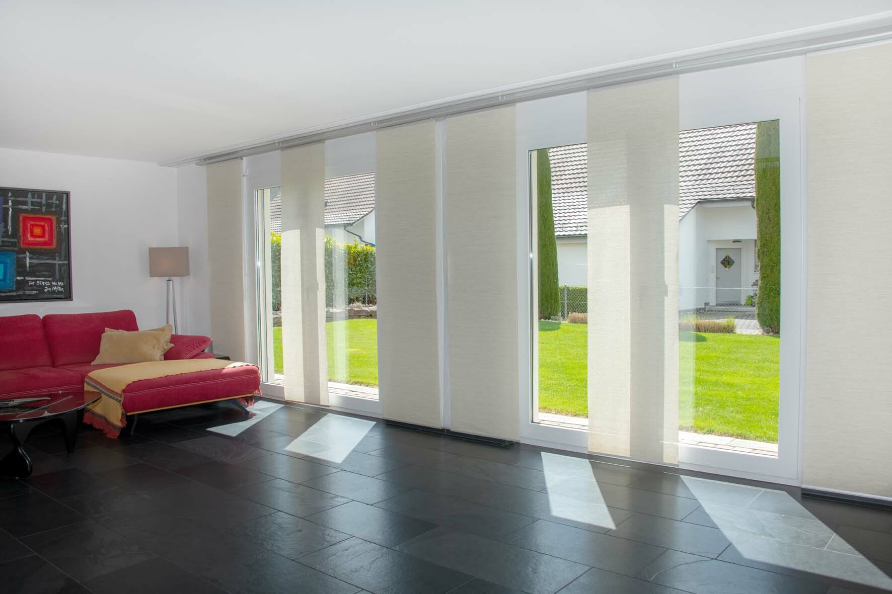 Lichtdurchflutetes Wohnzimmer