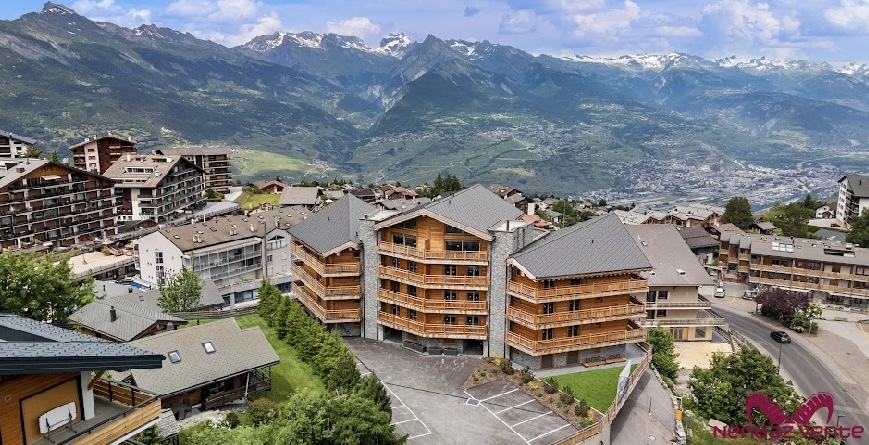 Exterior view 8