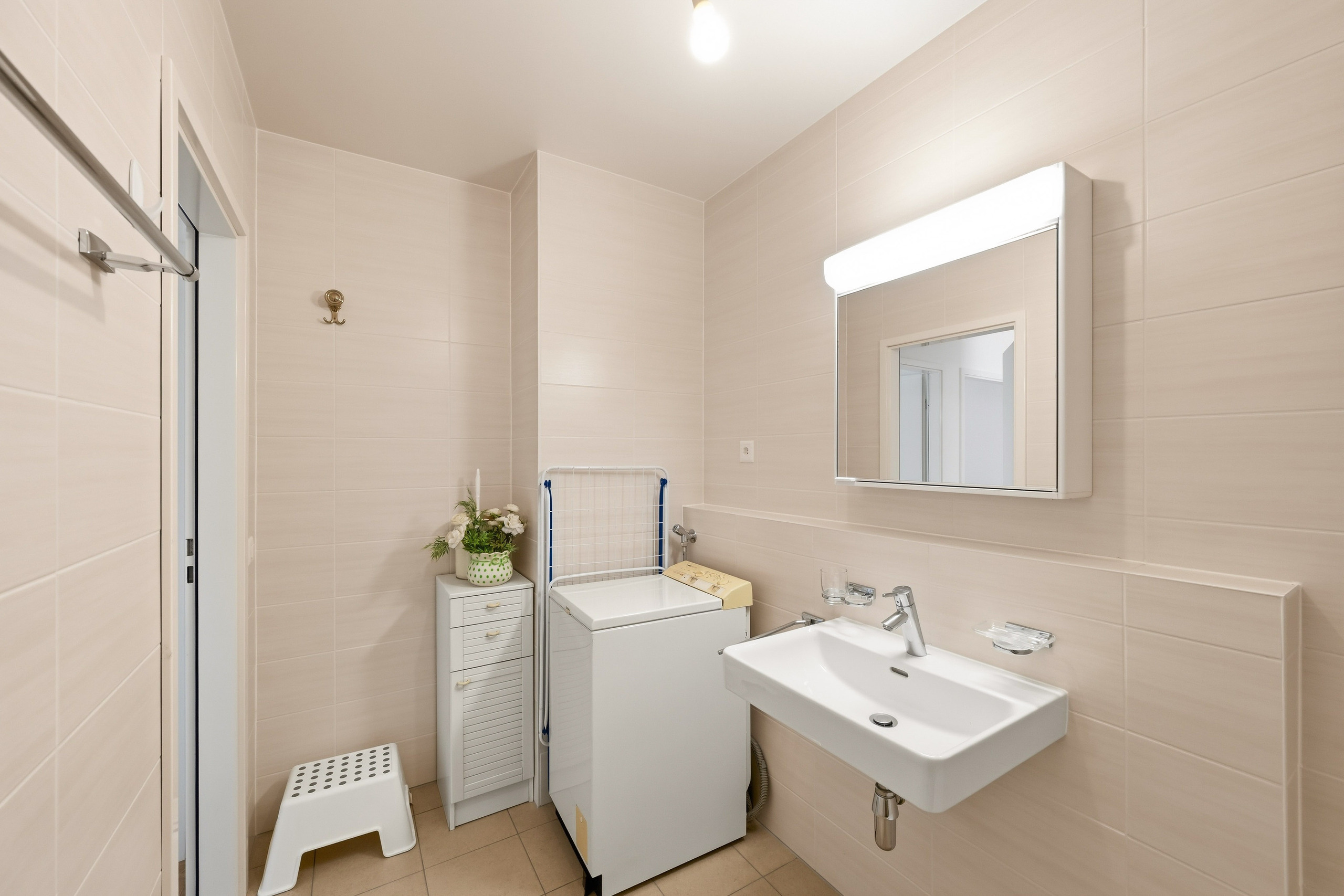 Interior view 11
