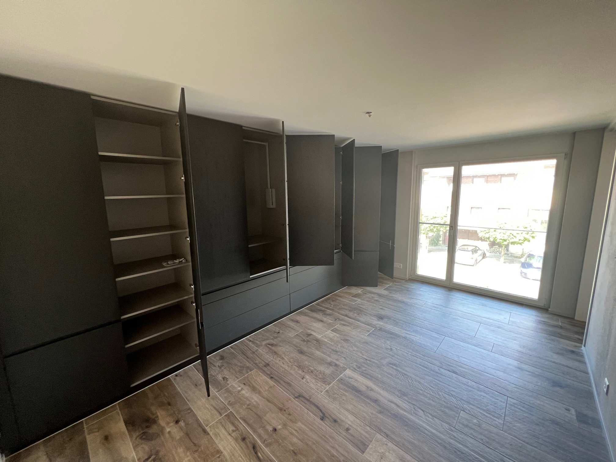 Schlafzimmer mit Einbauschrank und viel Platz Schlafzimmer mit Einbauschrank und viel Platz