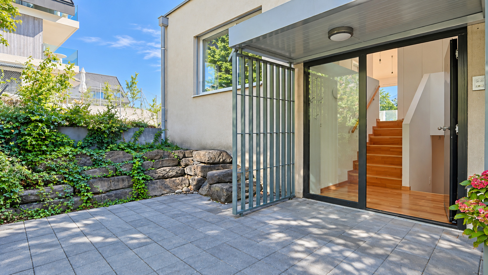 Exterior view 6