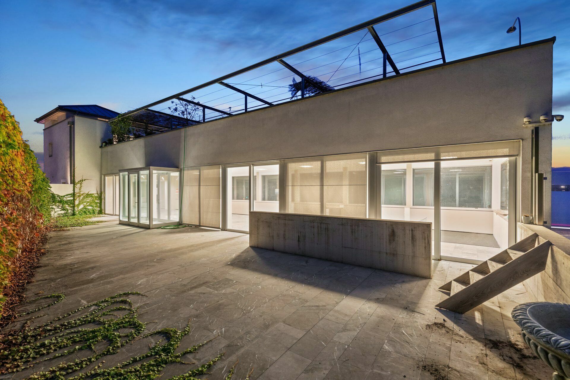 Innenhof bei Nacht Innenhof bei Nacht