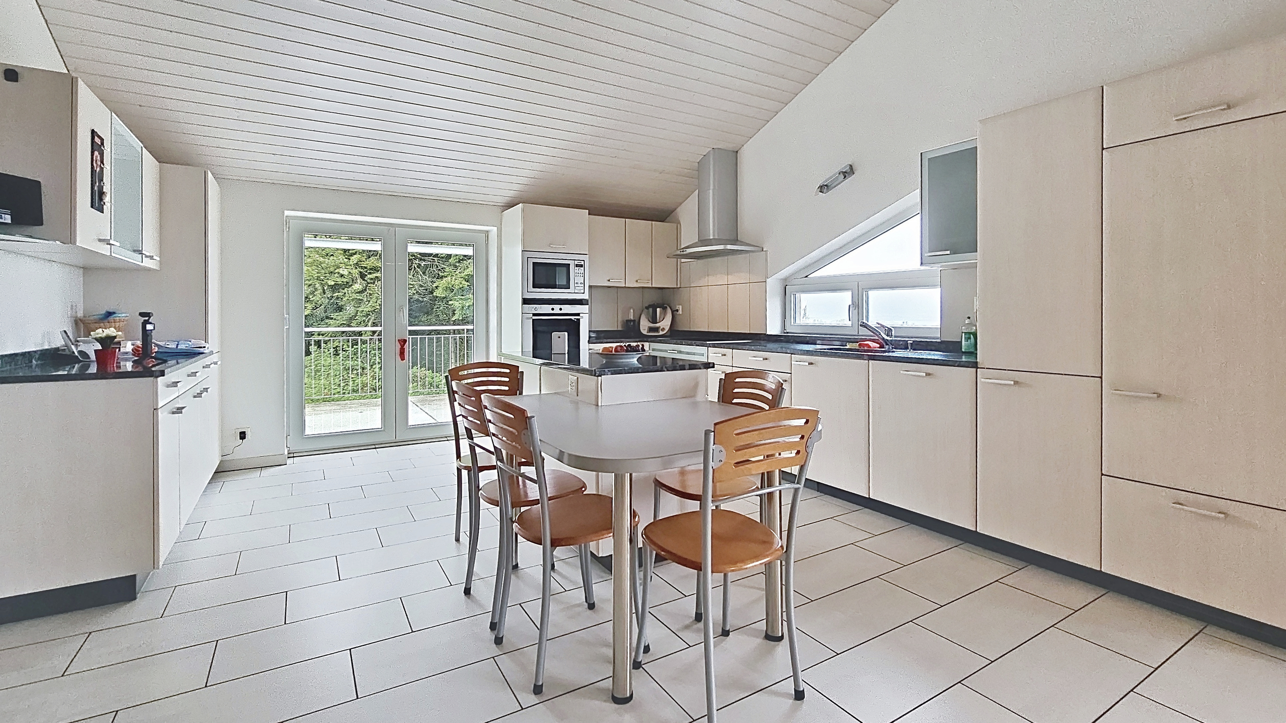 Appartement duplex 4.5 pces 1er étage Appartement duplex 4.5 pces 1er étage