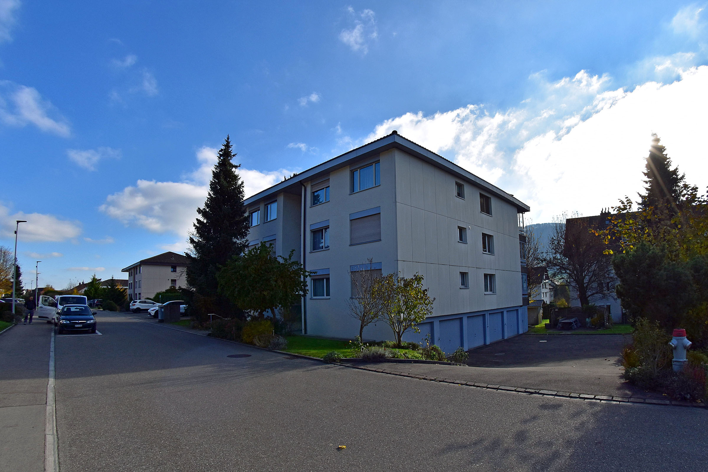 Zufahrt zur Liegenschaft mit den Garagenboxen