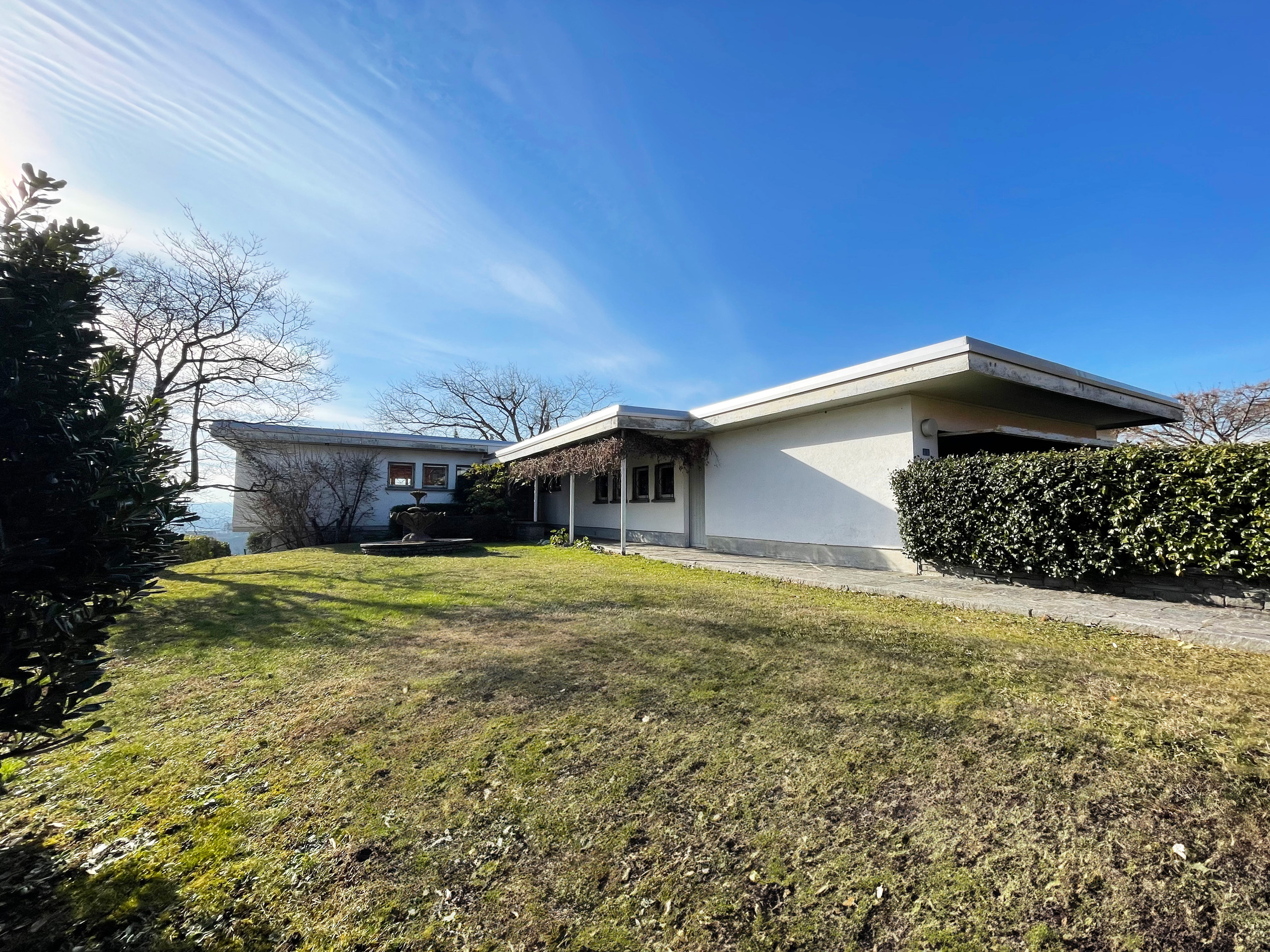 esterno - retro lato ingresso