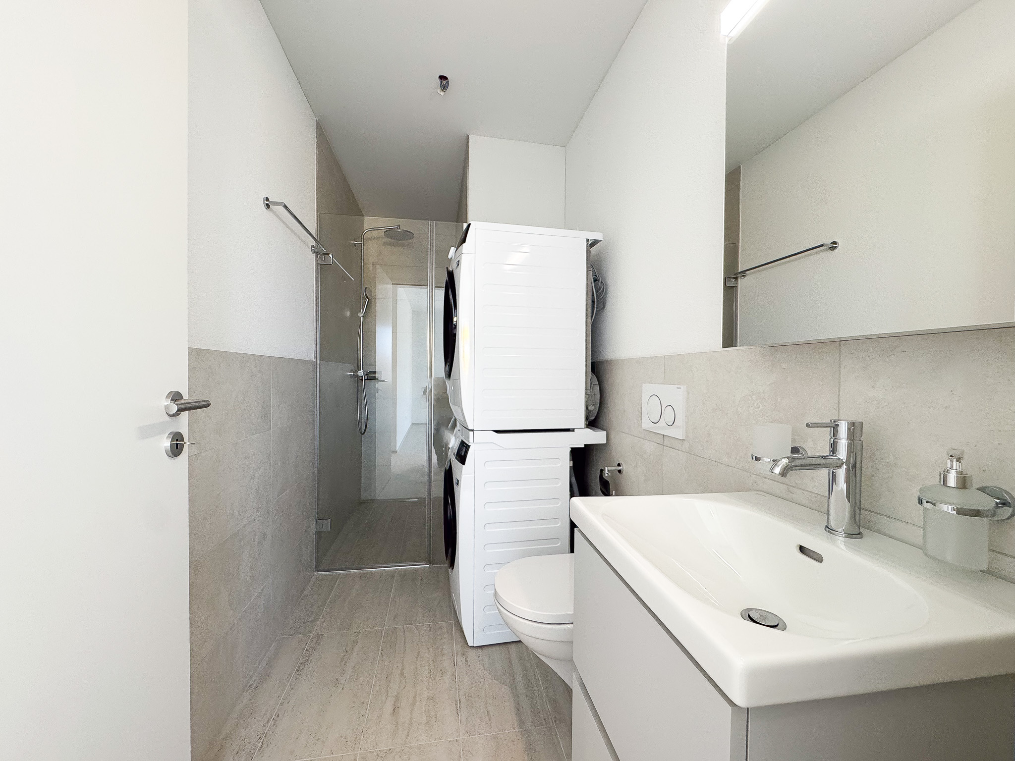 Dusche/WC mit Waschturm Dusche/WC mit Waschturm