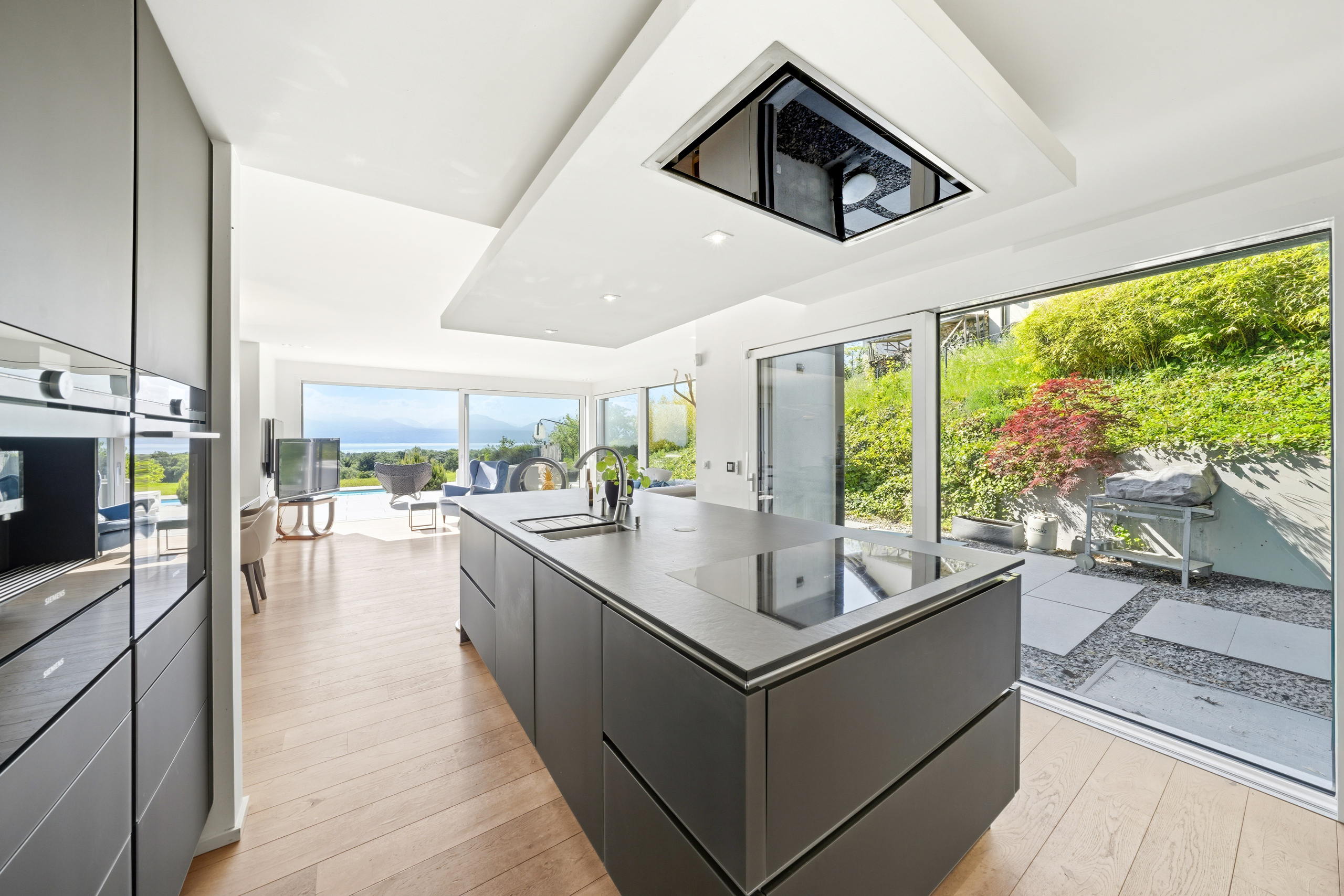 Interior view 8