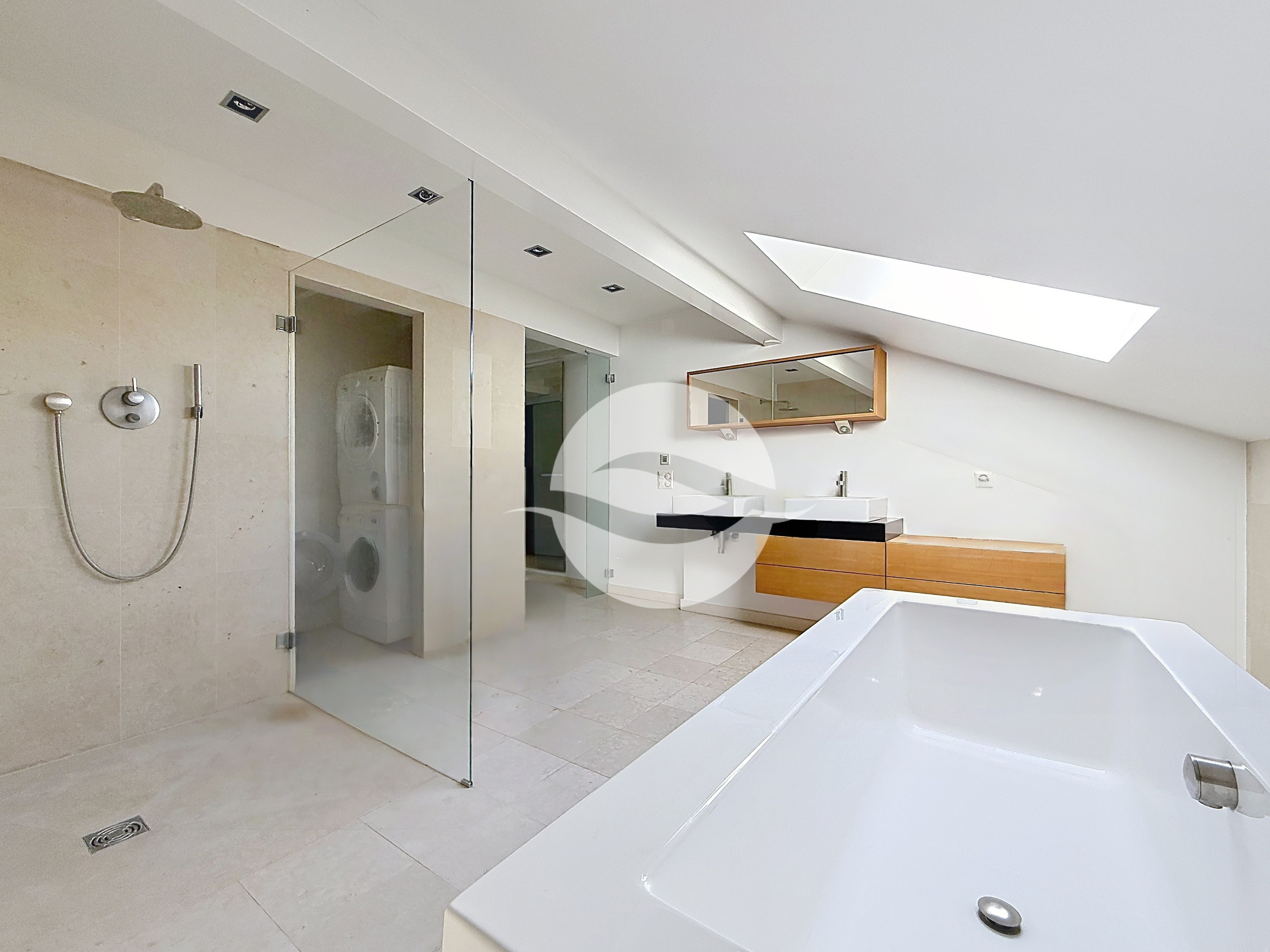 Salle de bains et douche privée