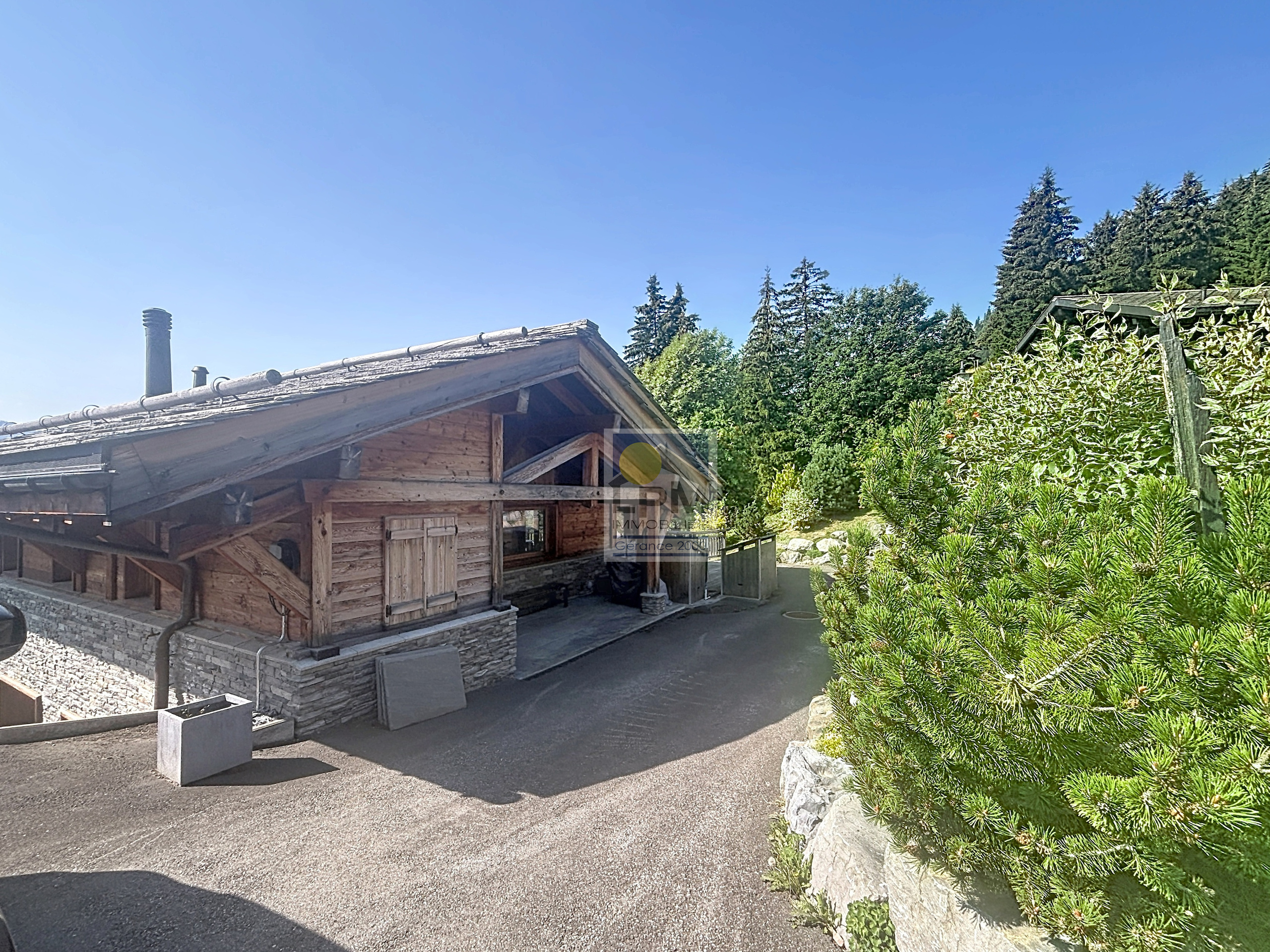 Exterior view 3