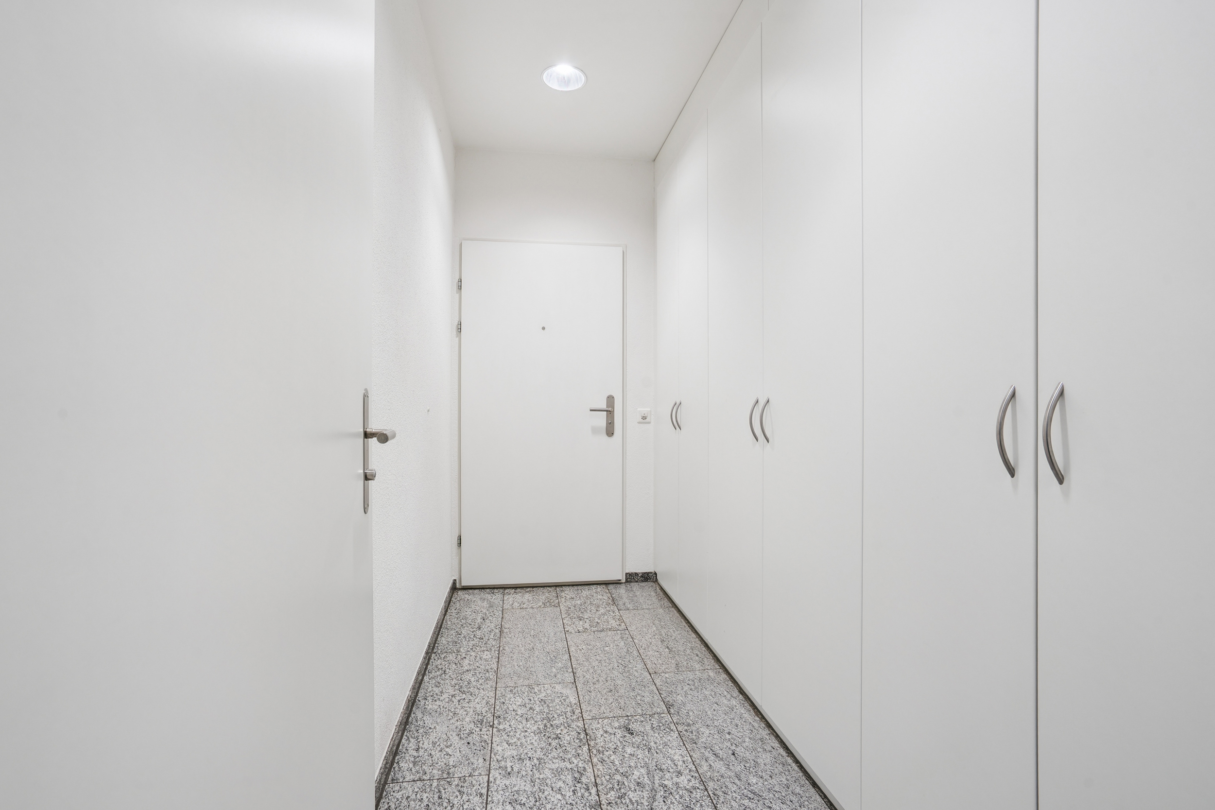 Entrée mit Einbauschrank