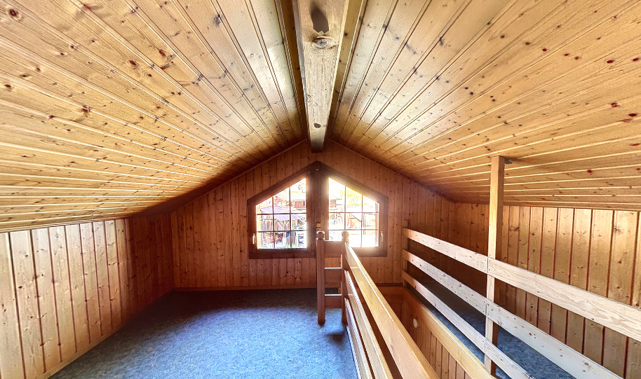 Interior view 6