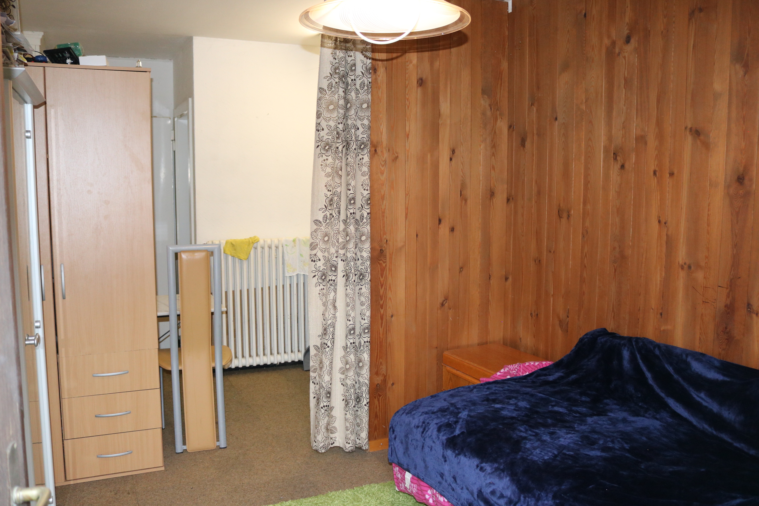 Einzelzimmer im EG mit WC / Küche Einzelzimmer im EG mit WC / Küche