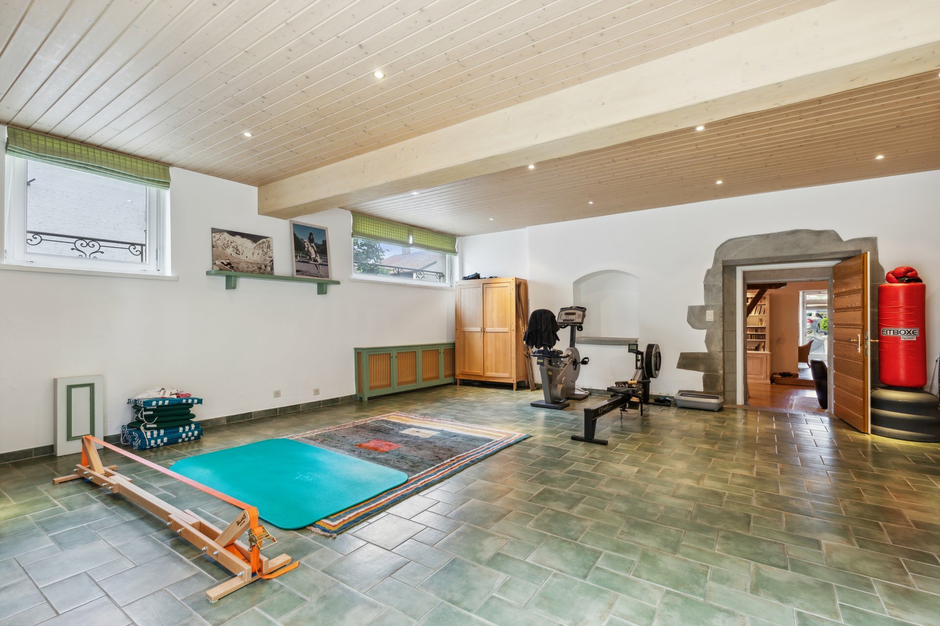 Vaste salle de sport avec sa salle de douche Hammam & WC Vaste salle de sport avec sa salle de douche Hammam & WC