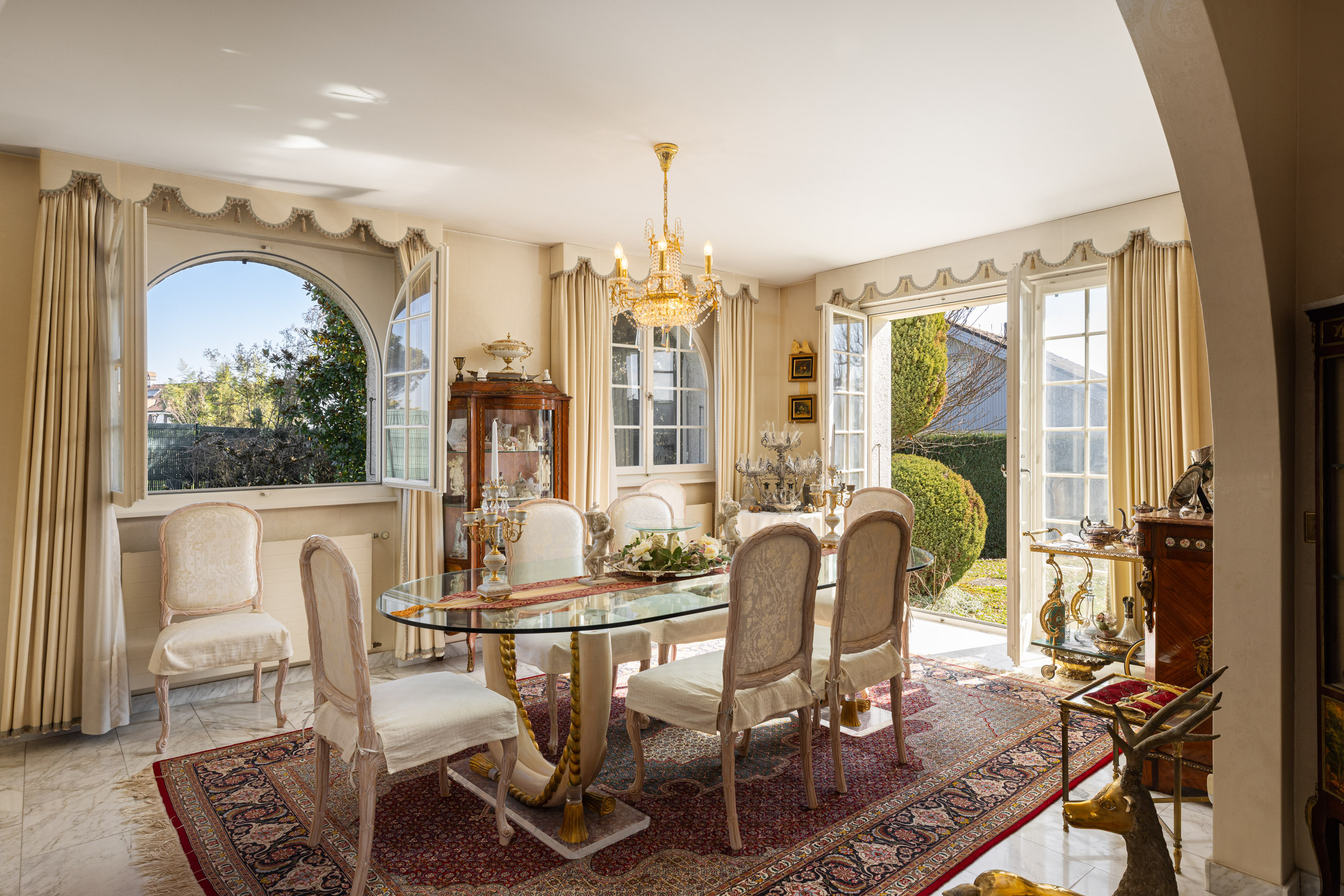 Salle à manger avec accès terrasse