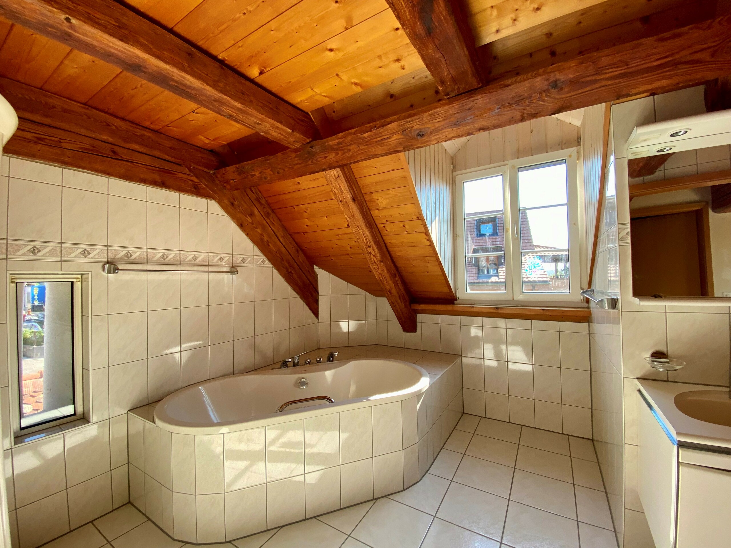 3. 5 Zi.-Wohnung DG Badezimmer 3. 5 Zi.-Wohnung DG Badezimmer