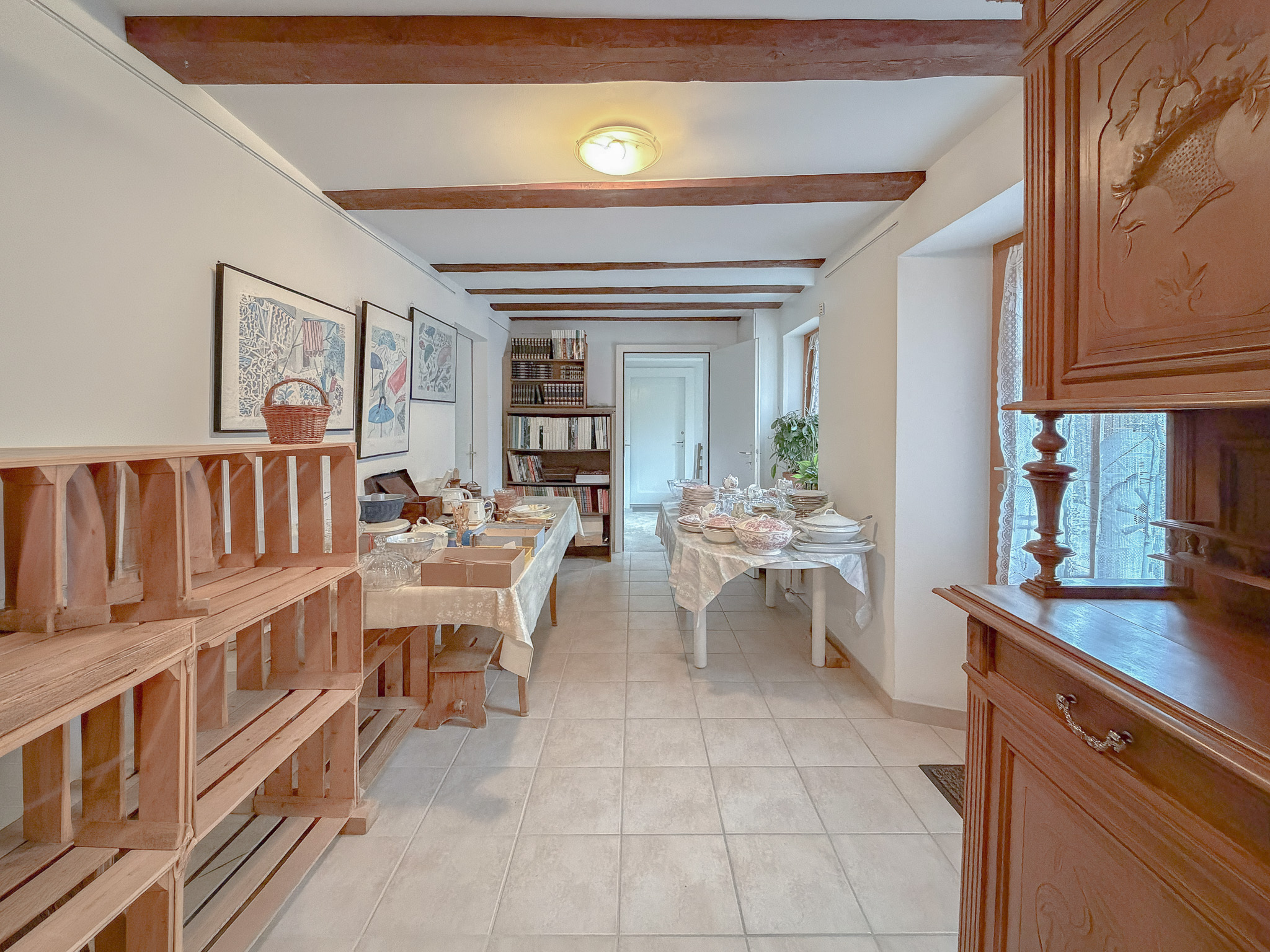 Rez-de-chaussée - pièce de stockage/bureau