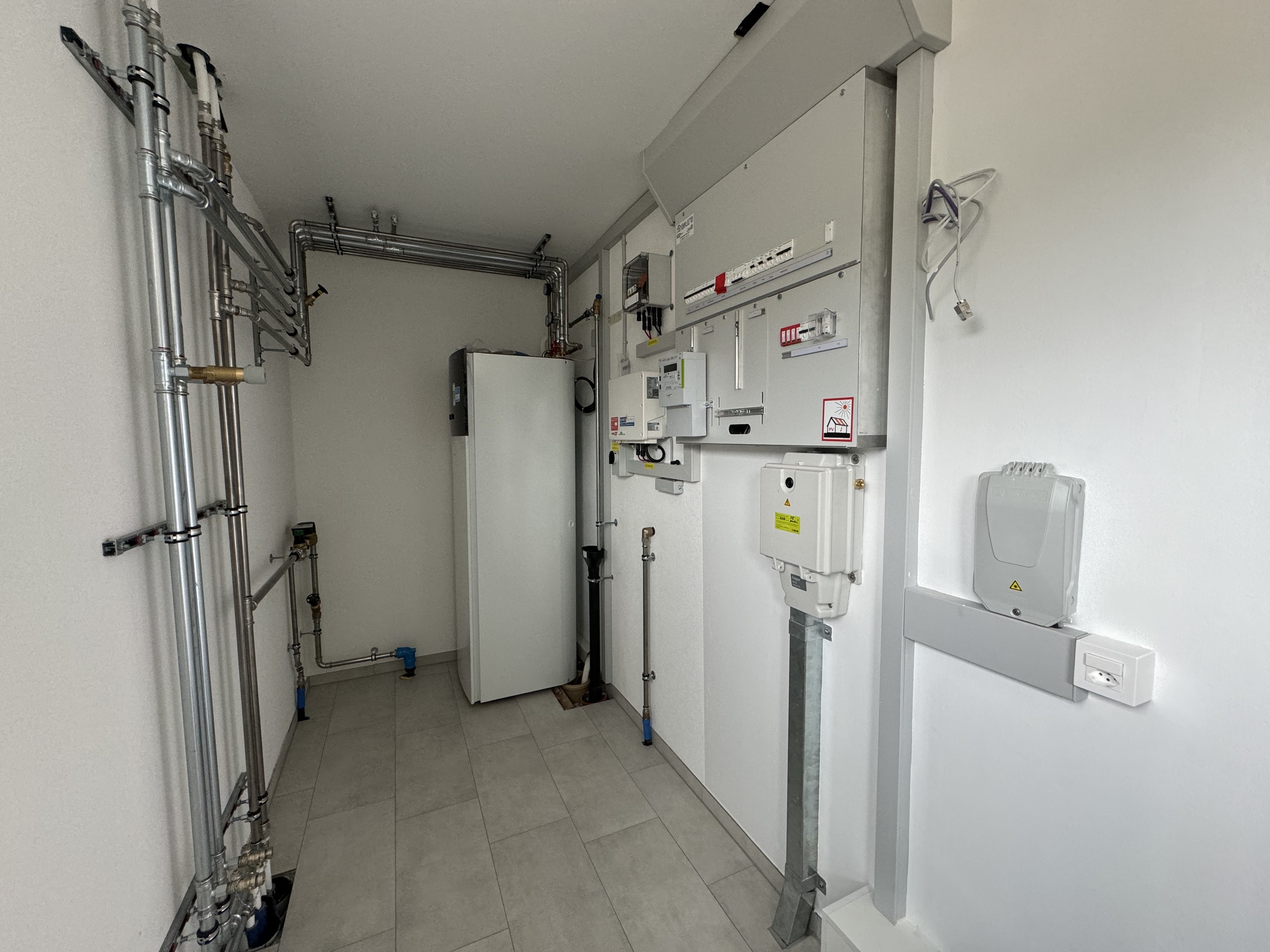 Local technique - Extérieur Local technique - Extérieur