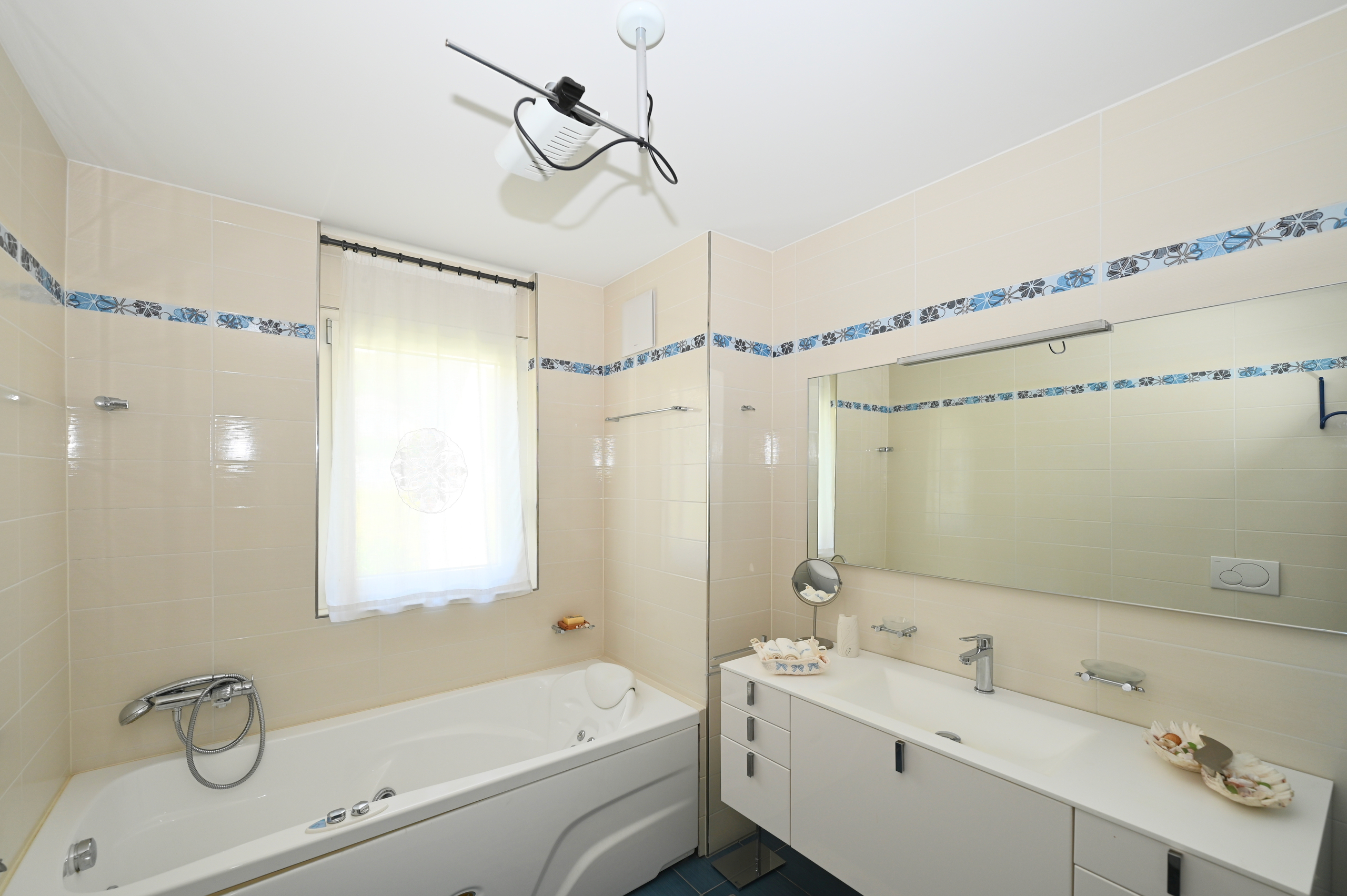 Interior view 11