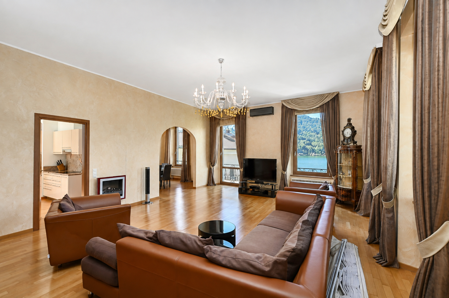 Interior view 3