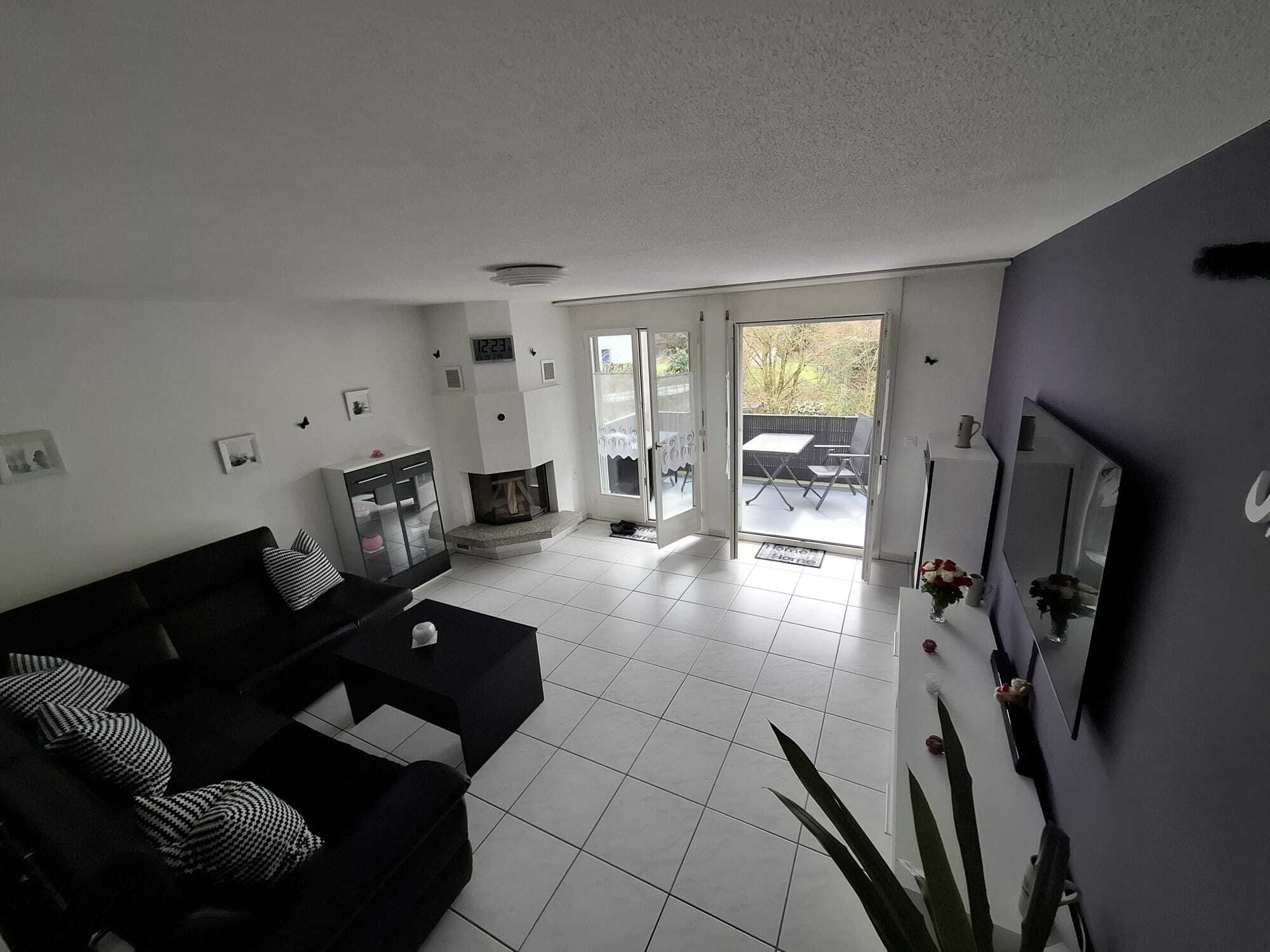 Das Wohnzimmer mit Kamin