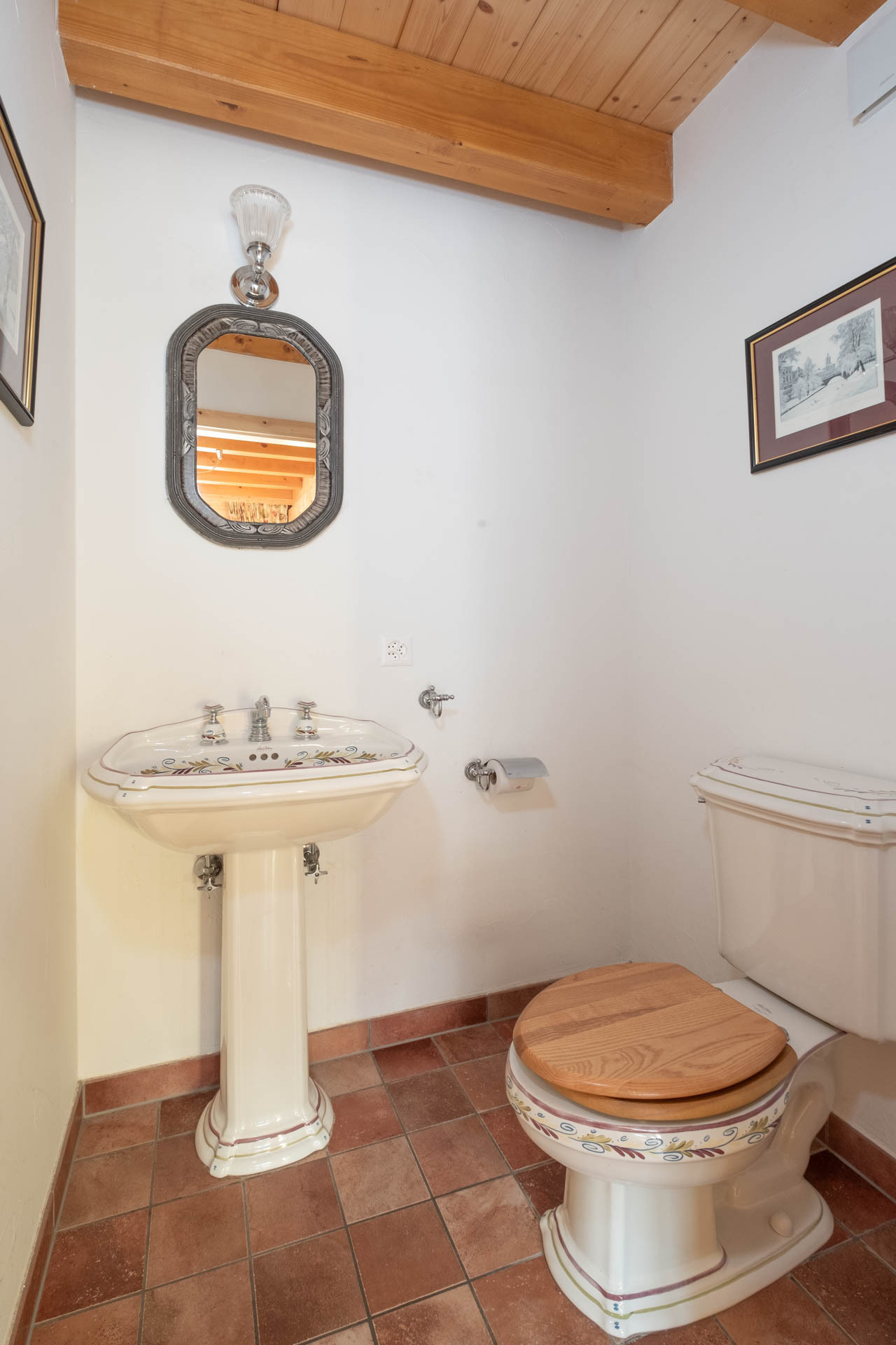 Interior view 5