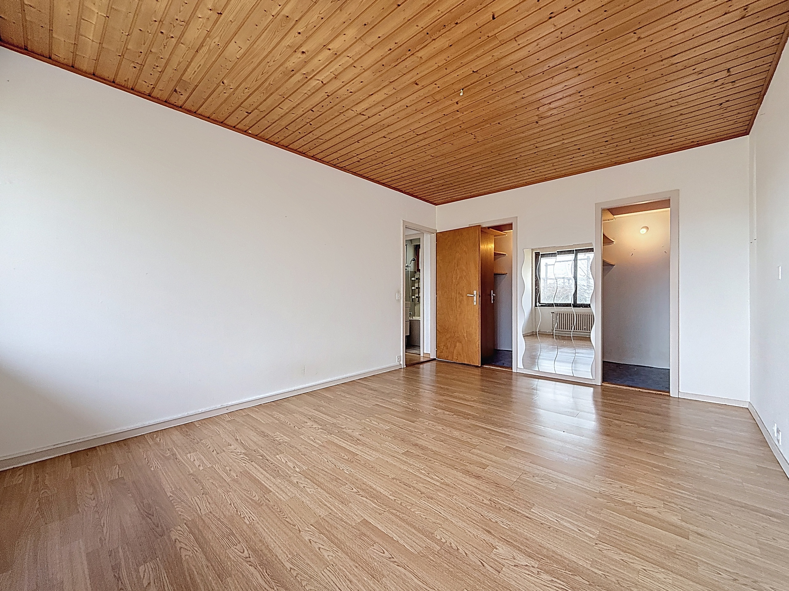 2ème Chambre à coucher avec réduits