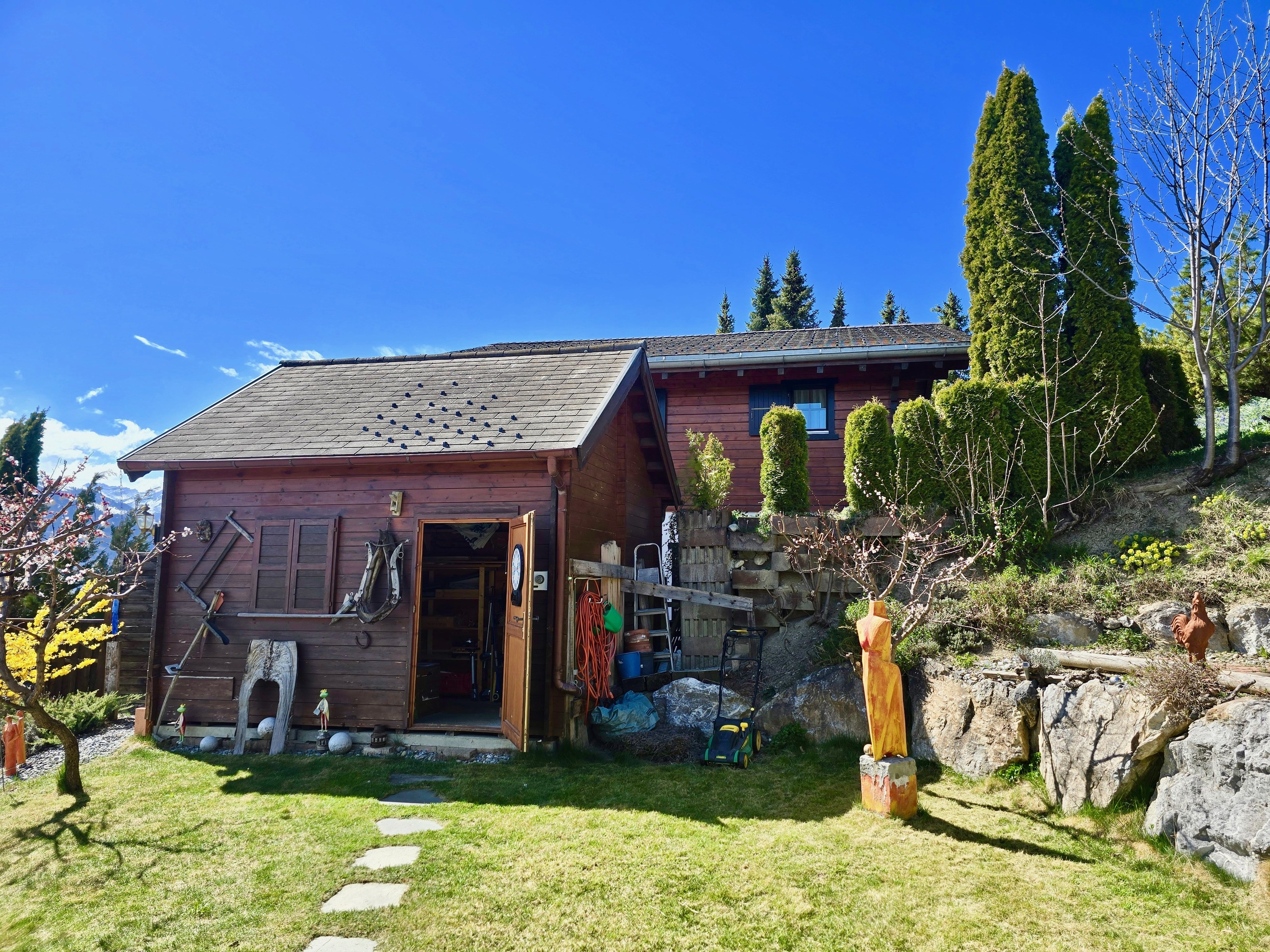 Exterior view 6