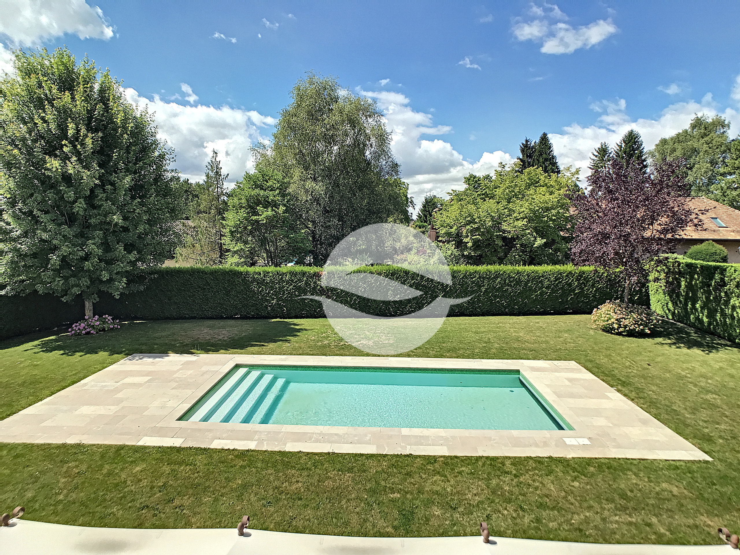 Extérieurs: Terrasse, jardin et piscine