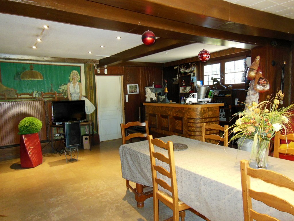 Salon principal avec le bar