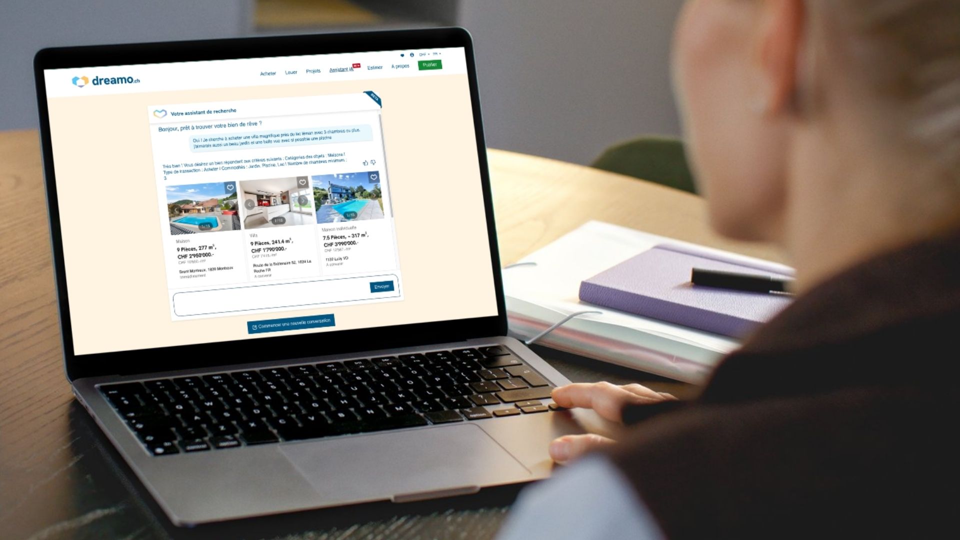 Assistant IA de recherche immobilière dreamo.ch affiché sur un ordinateur portable avec des suggestions de biens immobiliers en Suisse.
