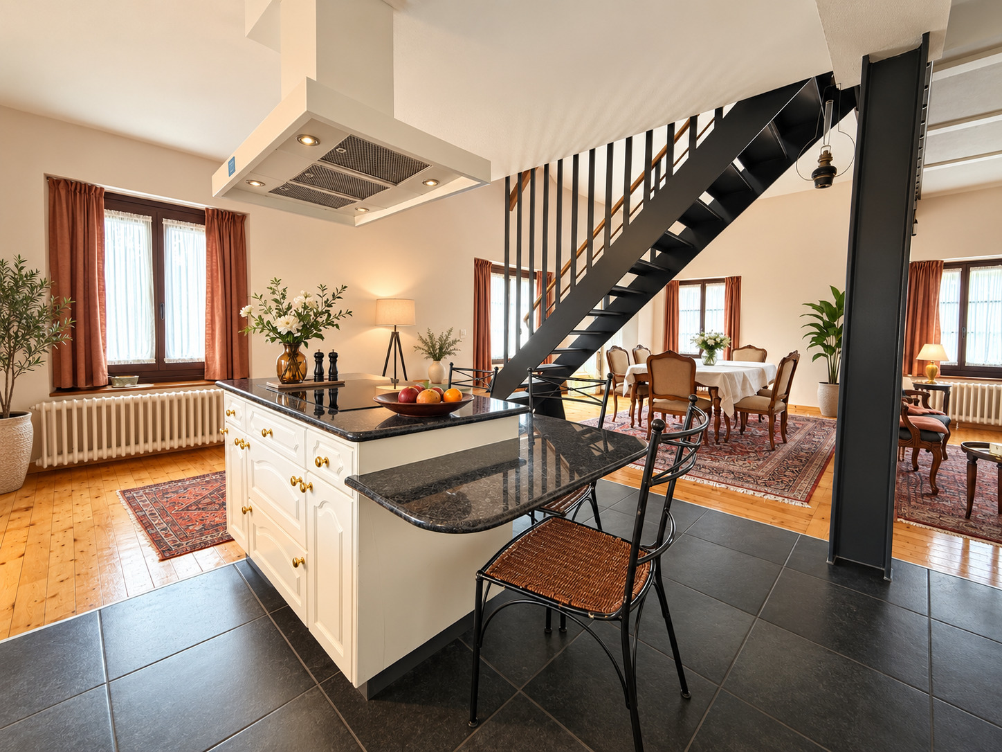 Etage: Cuisine ouverte totalement équipée Etage: Cuisine ouverte totalement équipée