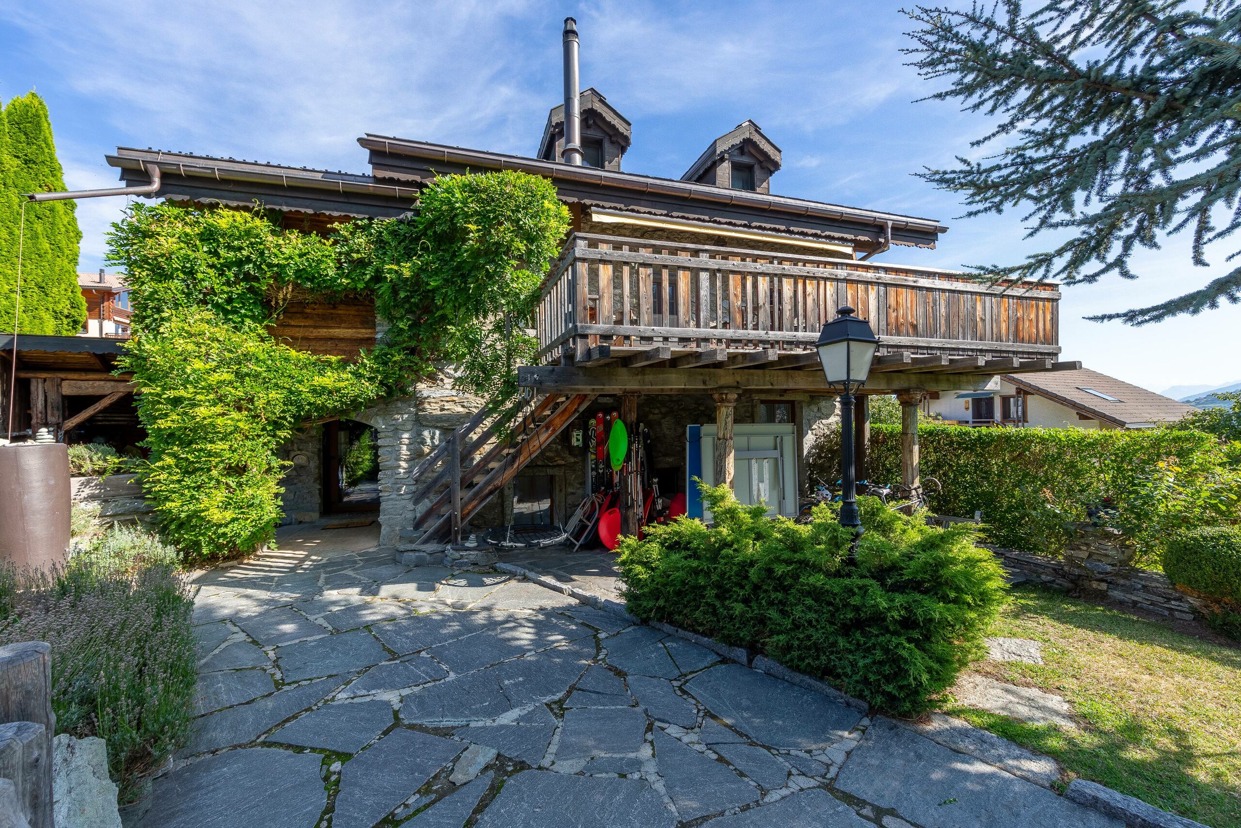 Exterior view 4