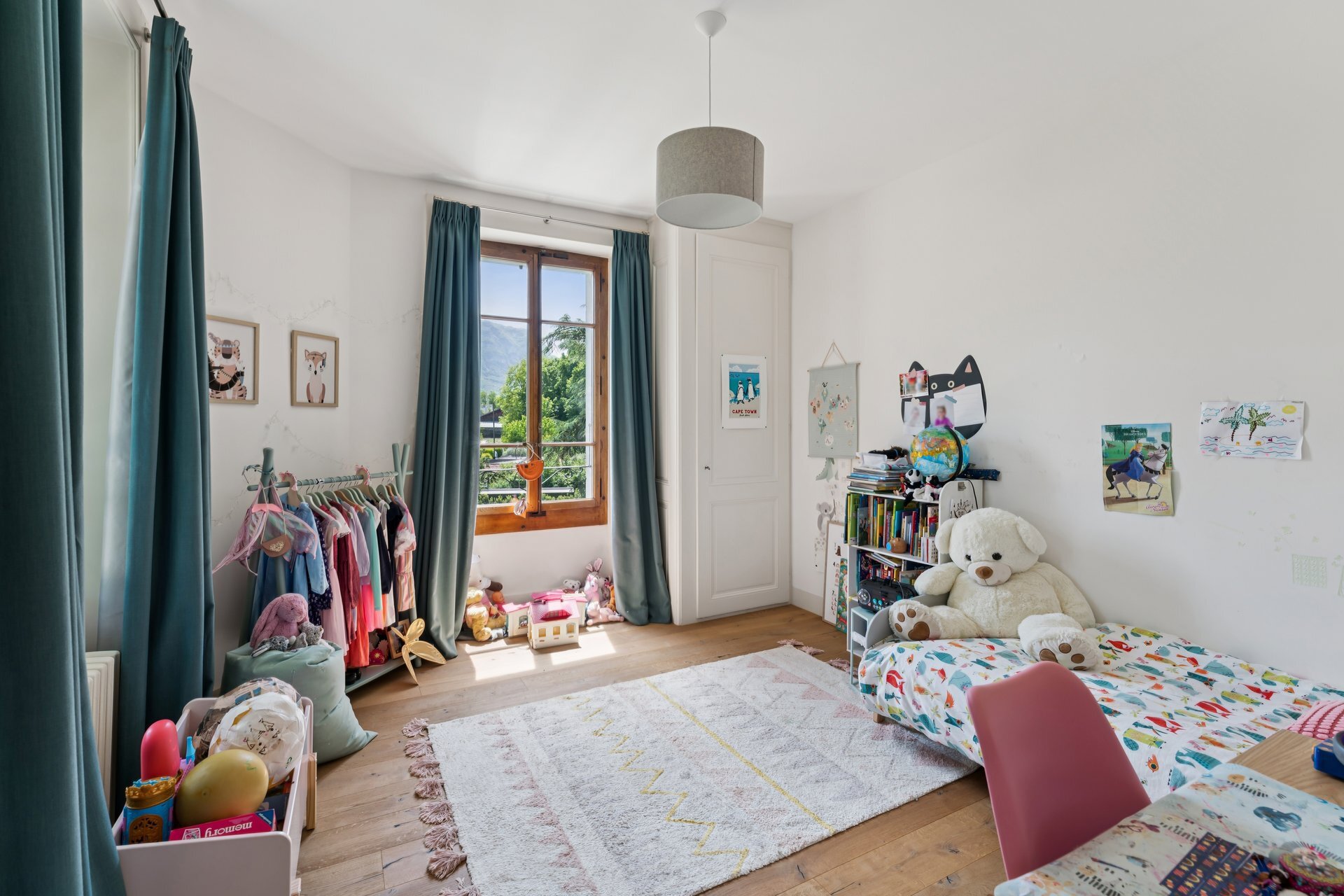 Interior view 4