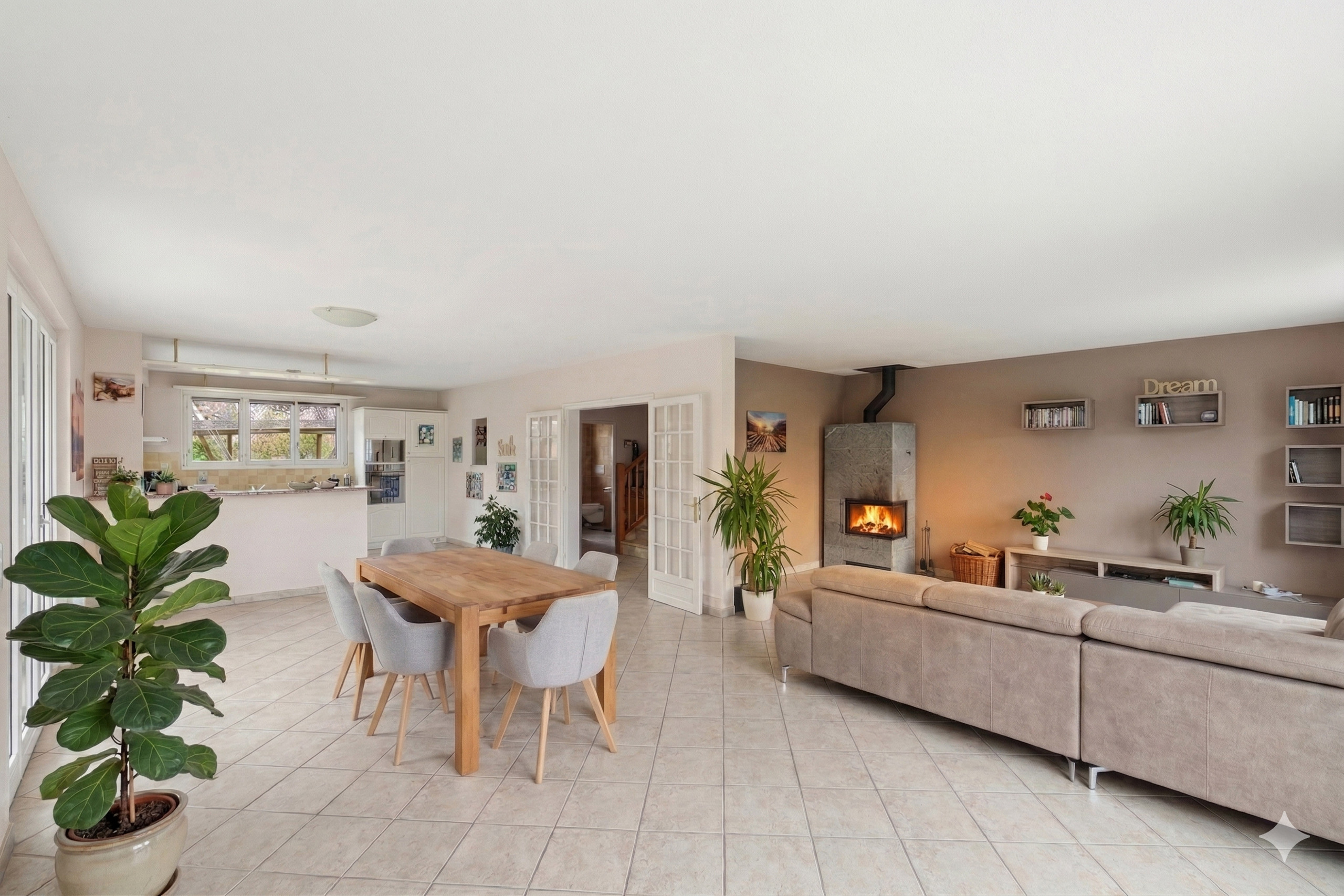 Interior view 5