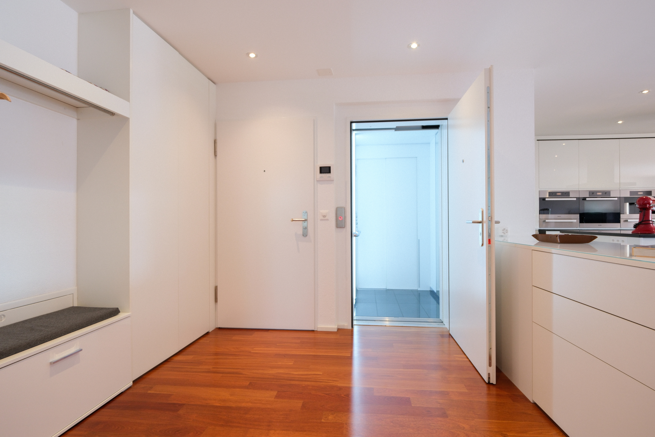 Eingangsbereich / direkter Lift in die Wohnung Eingangsbereich / direkter Lift in die Wohnung