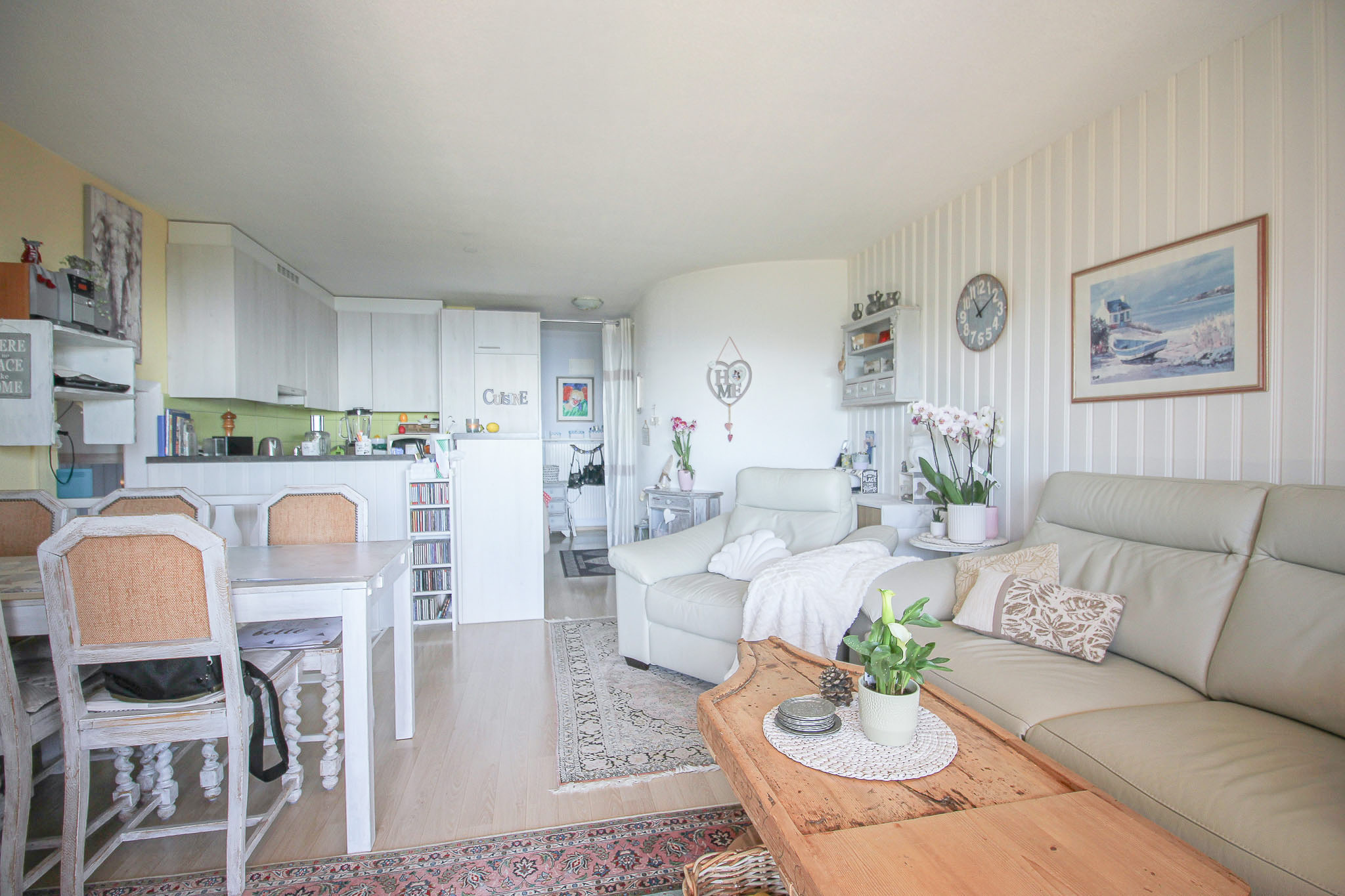 Vue sur la pièce à vivre