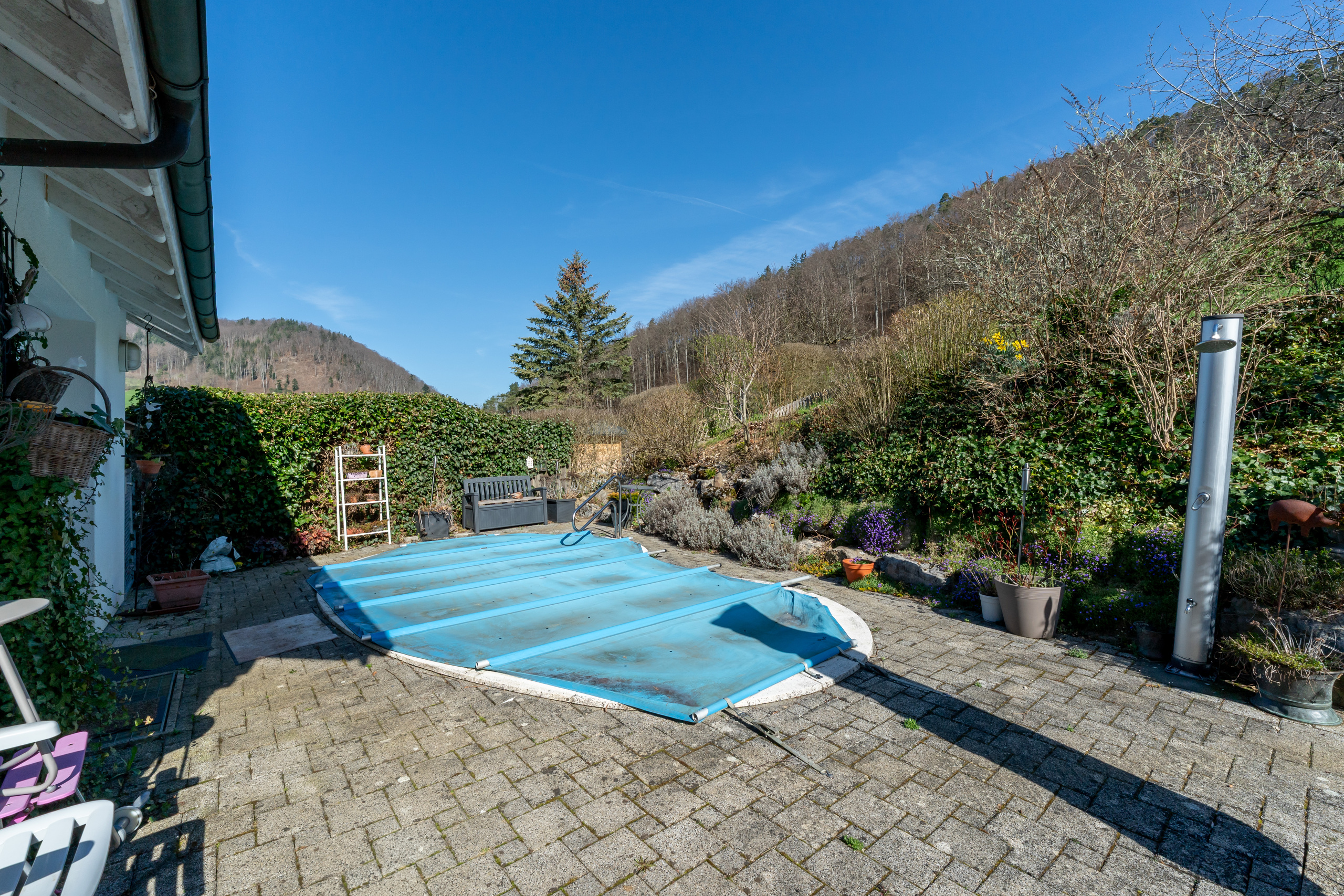 Pool mit Dusche