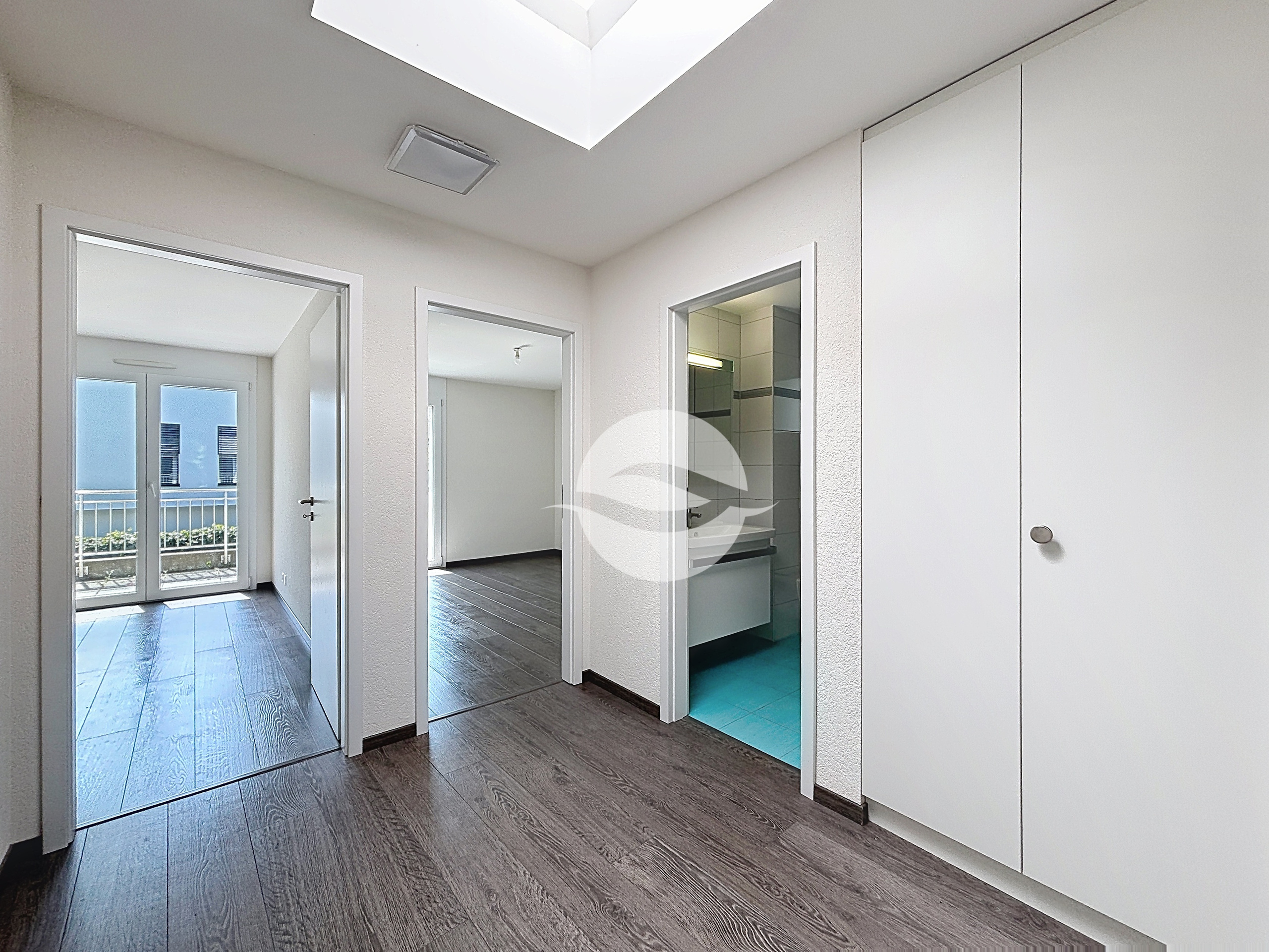 Palier desservant les 4 chambres avec puits de lumière