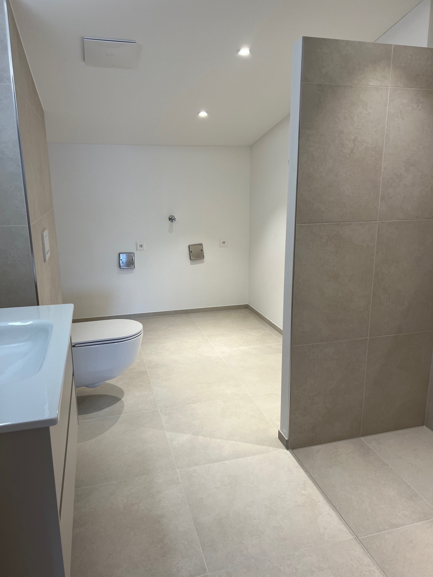 Das grosse Bad mit Dusche