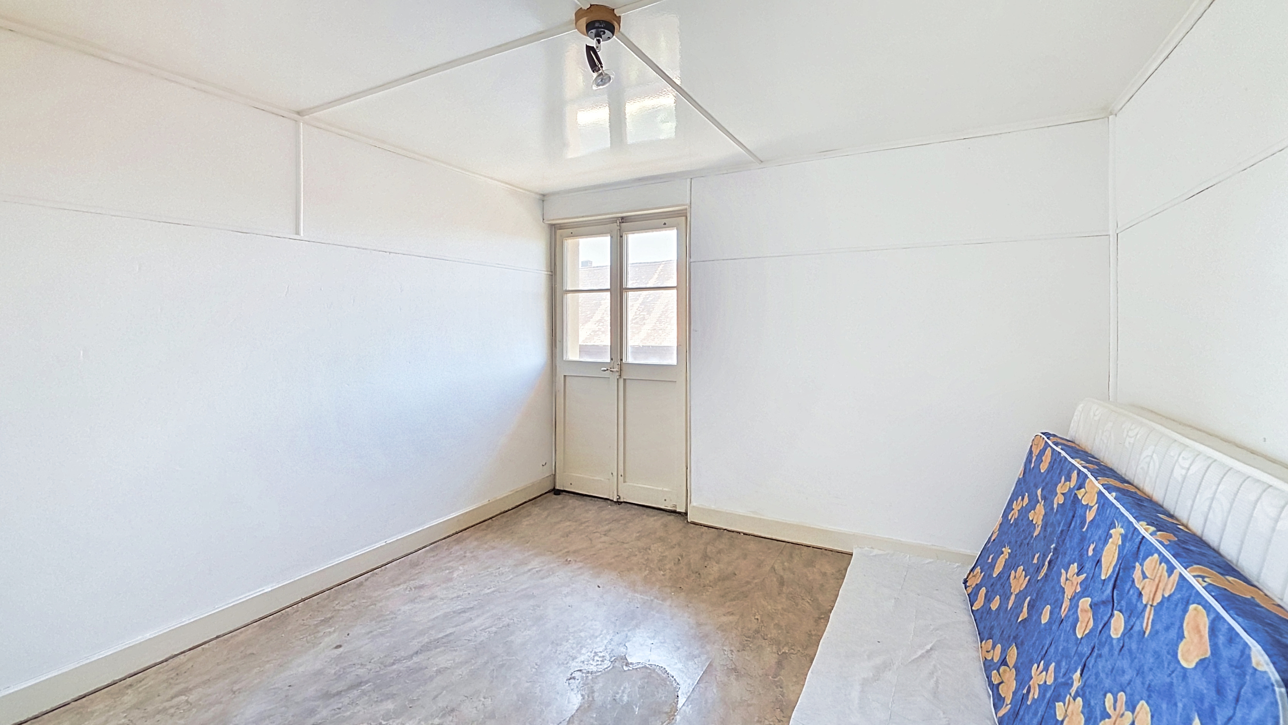 Combles - chambre désaffectée 1
