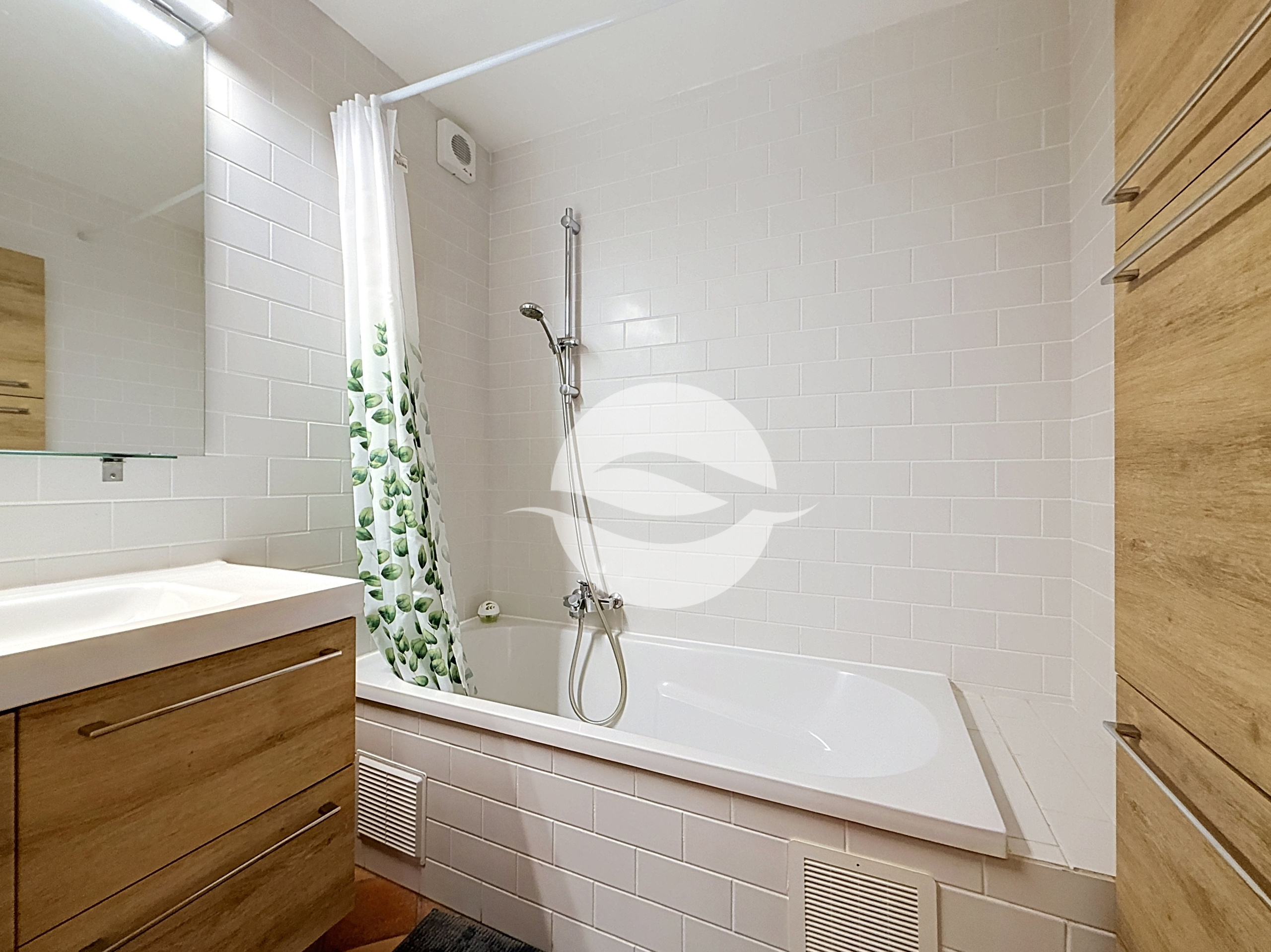 Rez Inférieur : Salle de bains Rez Inférieur : Salle de bains