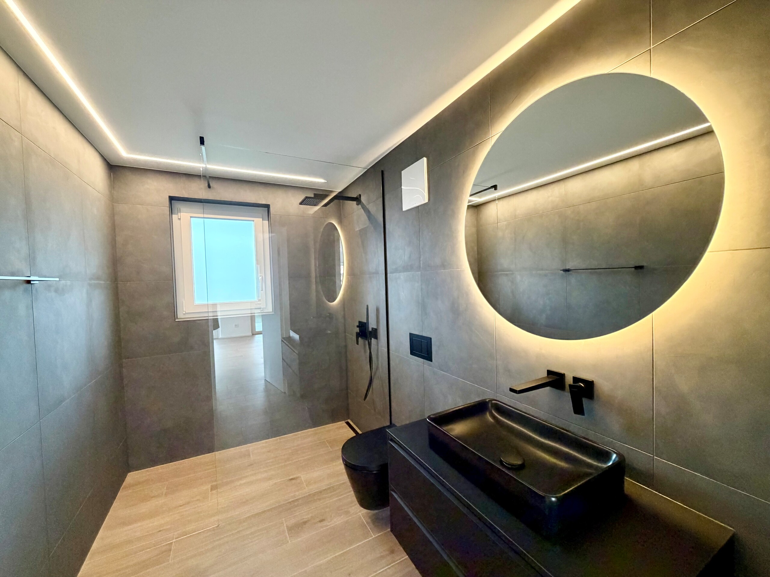 Interior view 5