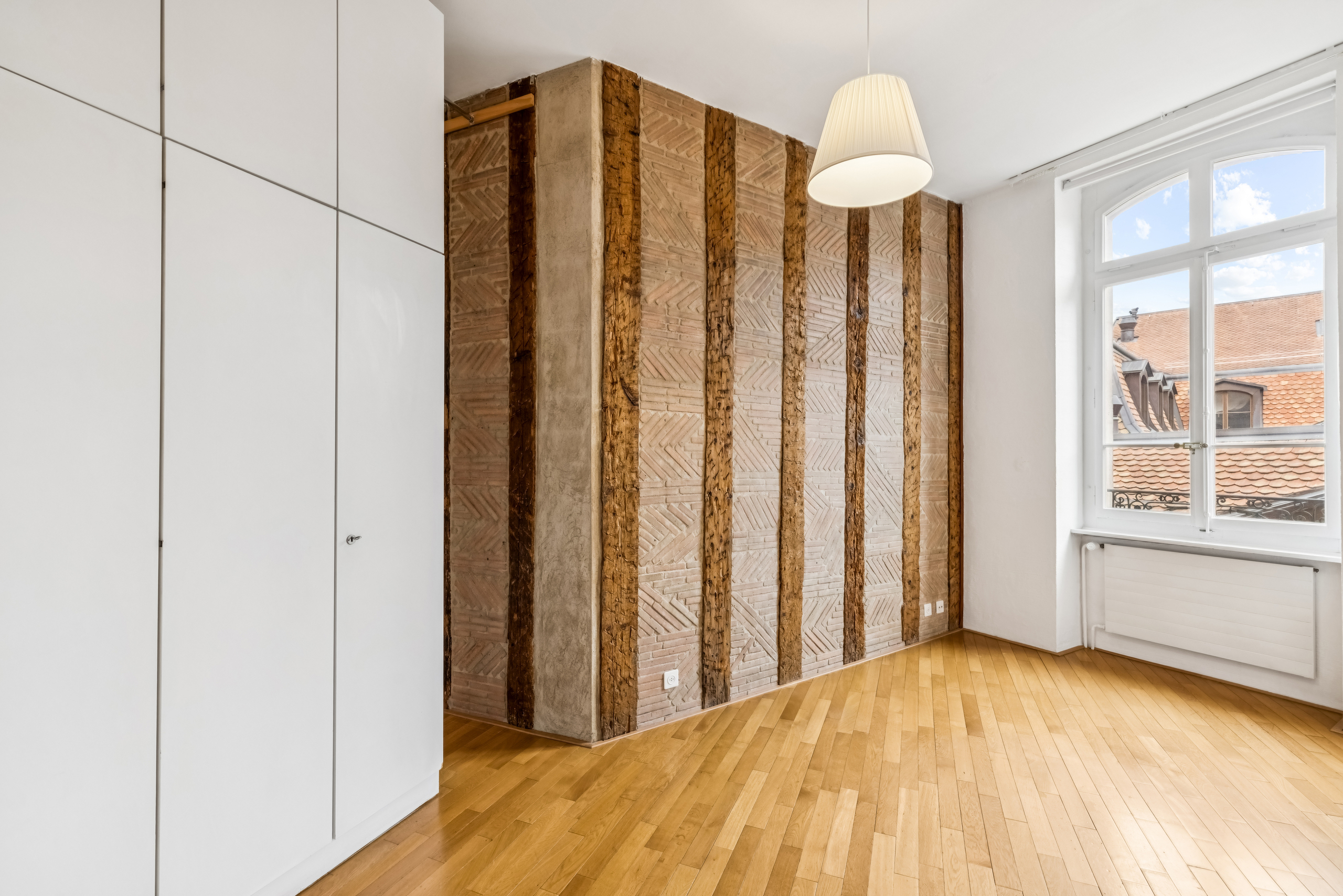 Une seconde chambre à coucher pleine de charme et ses nombreux rangements Une seconde chambre à coucher pleine de charme et ses nombreux rangements