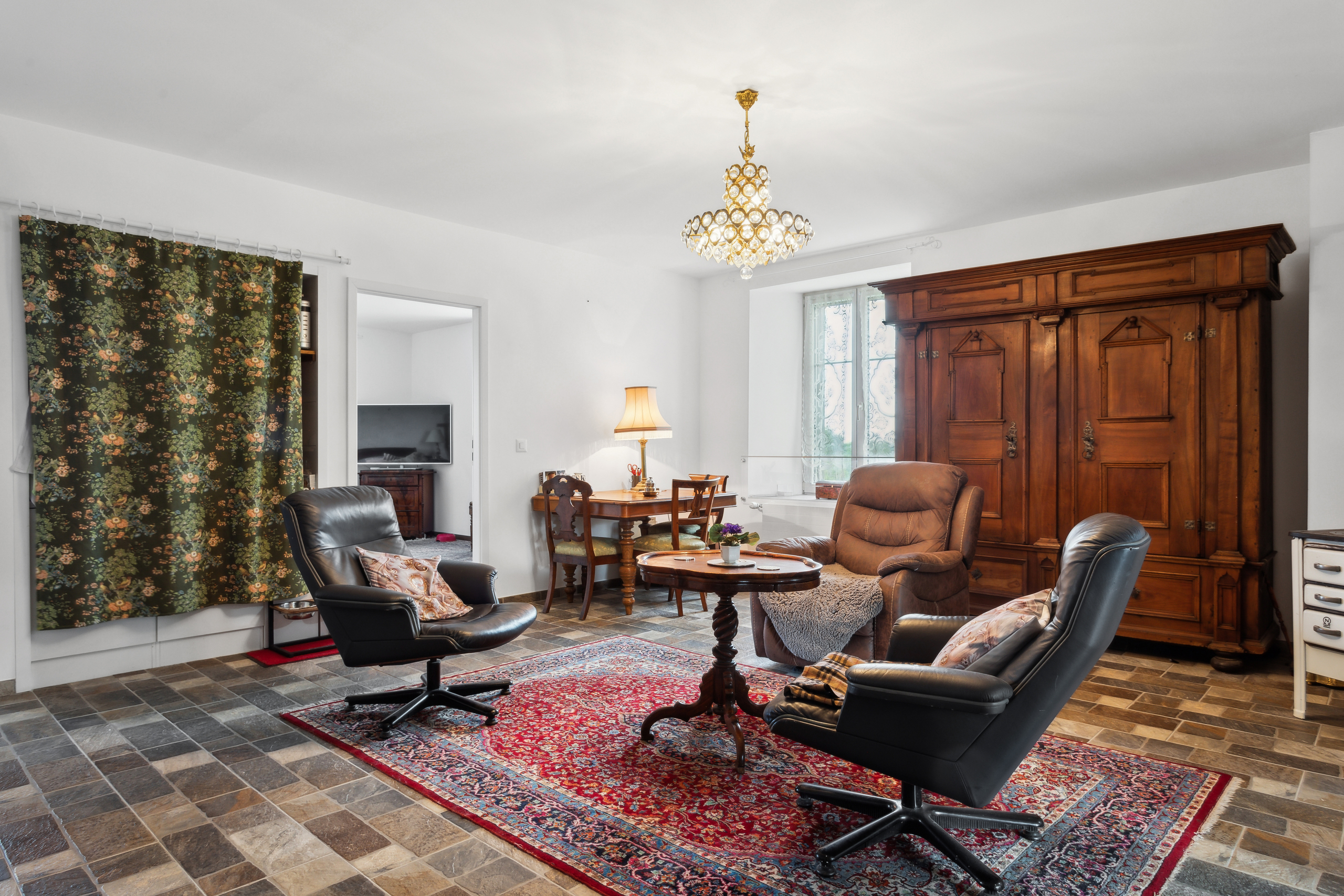 4.5 Zimmer im Obergeschoss - Wohnraum