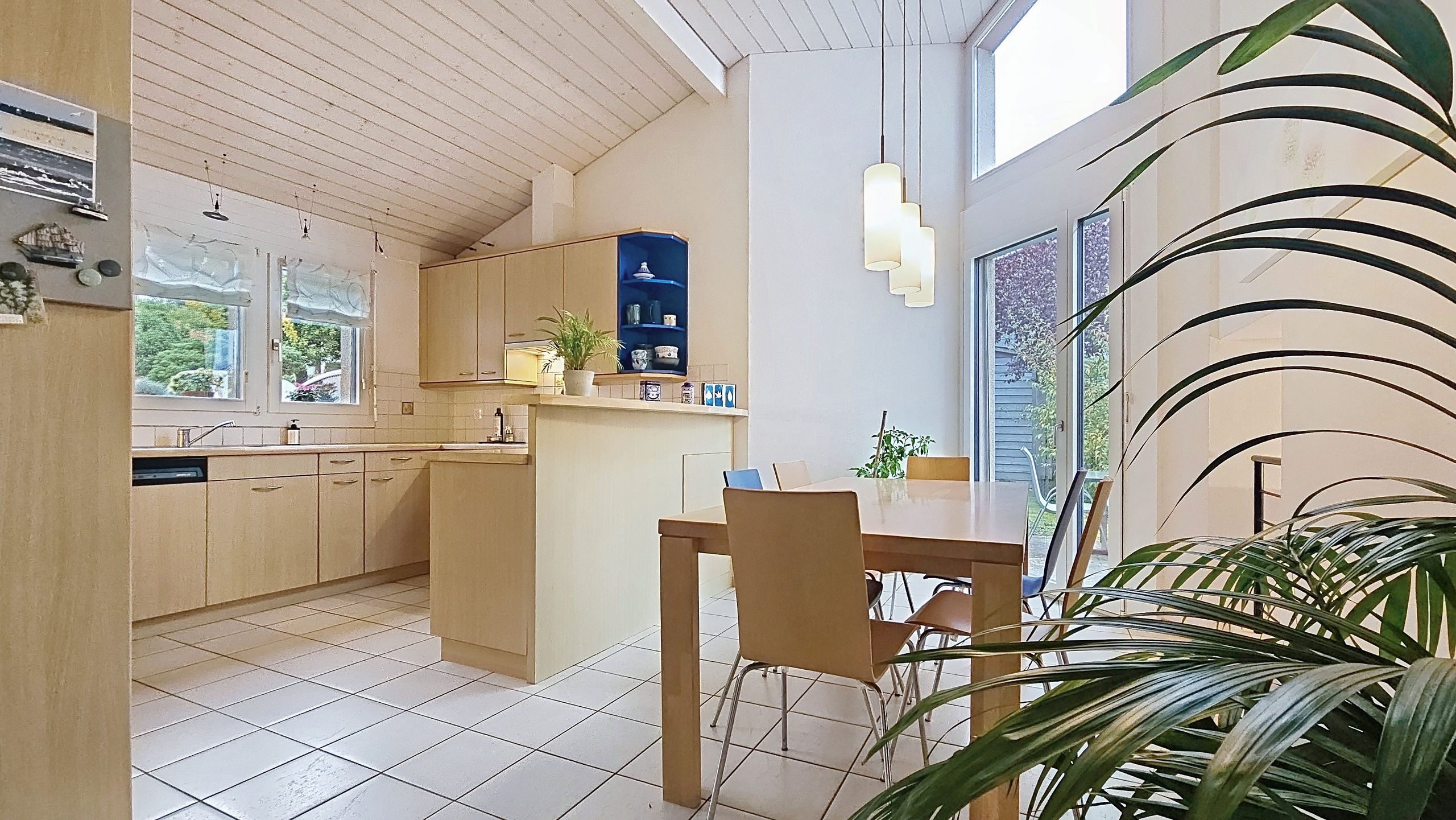 Salle à manger - cuisine / rez supérieur Salle à manger - cuisine / rez supérieur