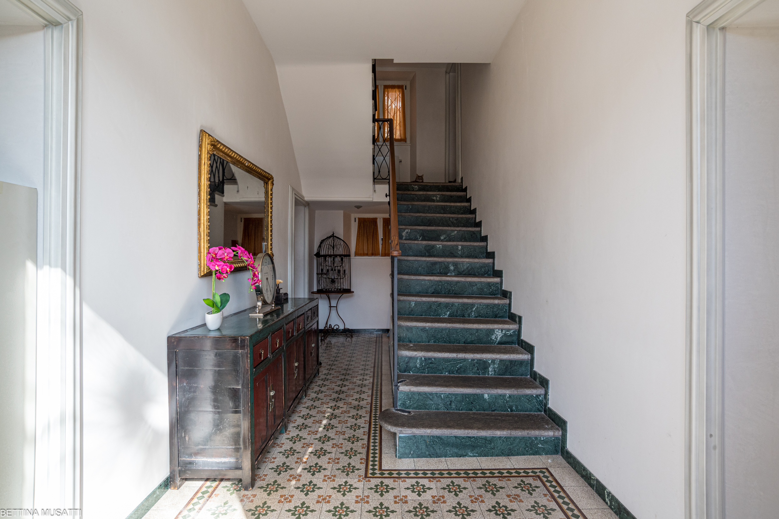 Interior view 3