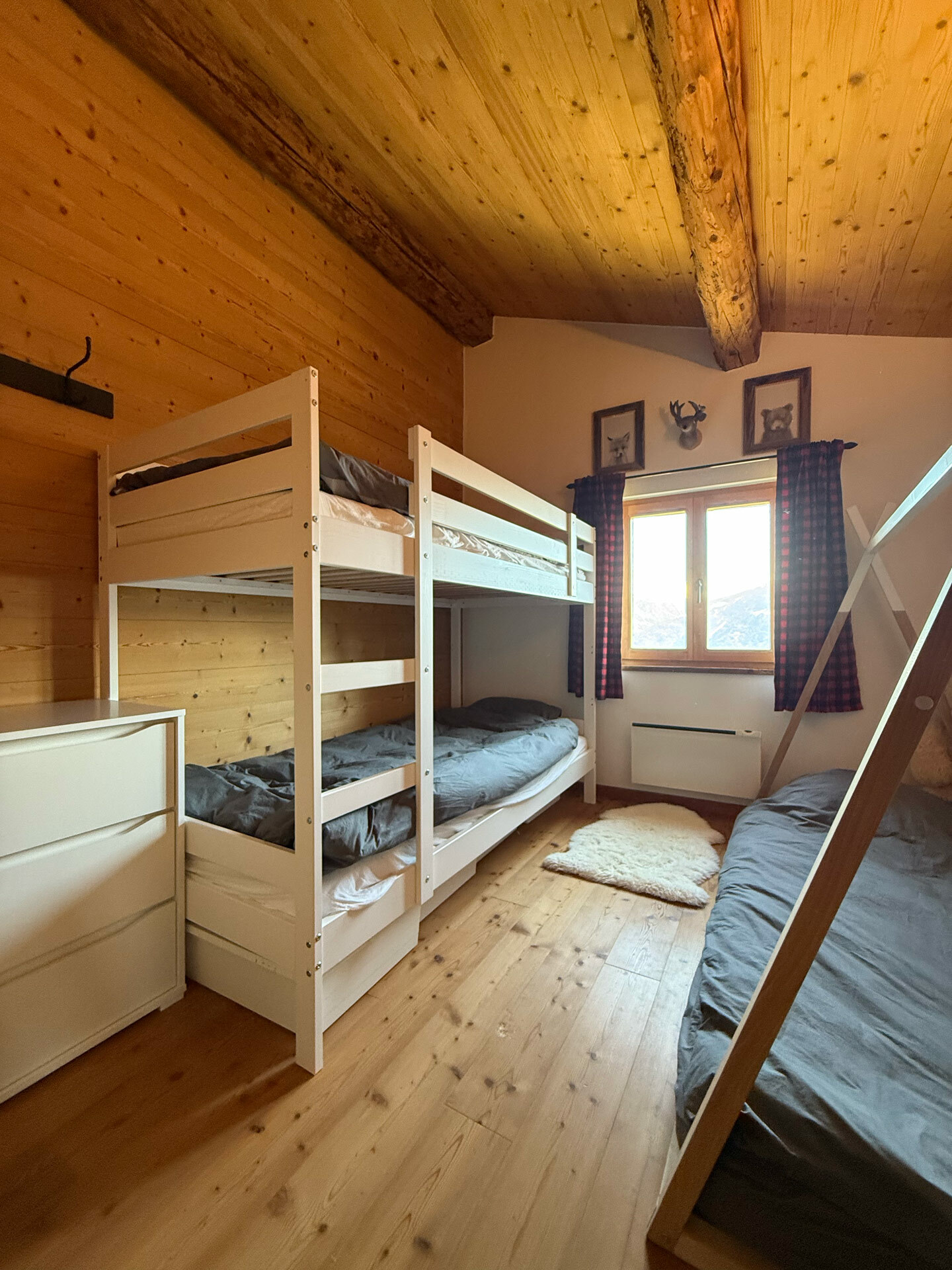 Deuxième chambre avec lits superposés et troisième lit Deuxième chambre avec lits superposés et troisième lit